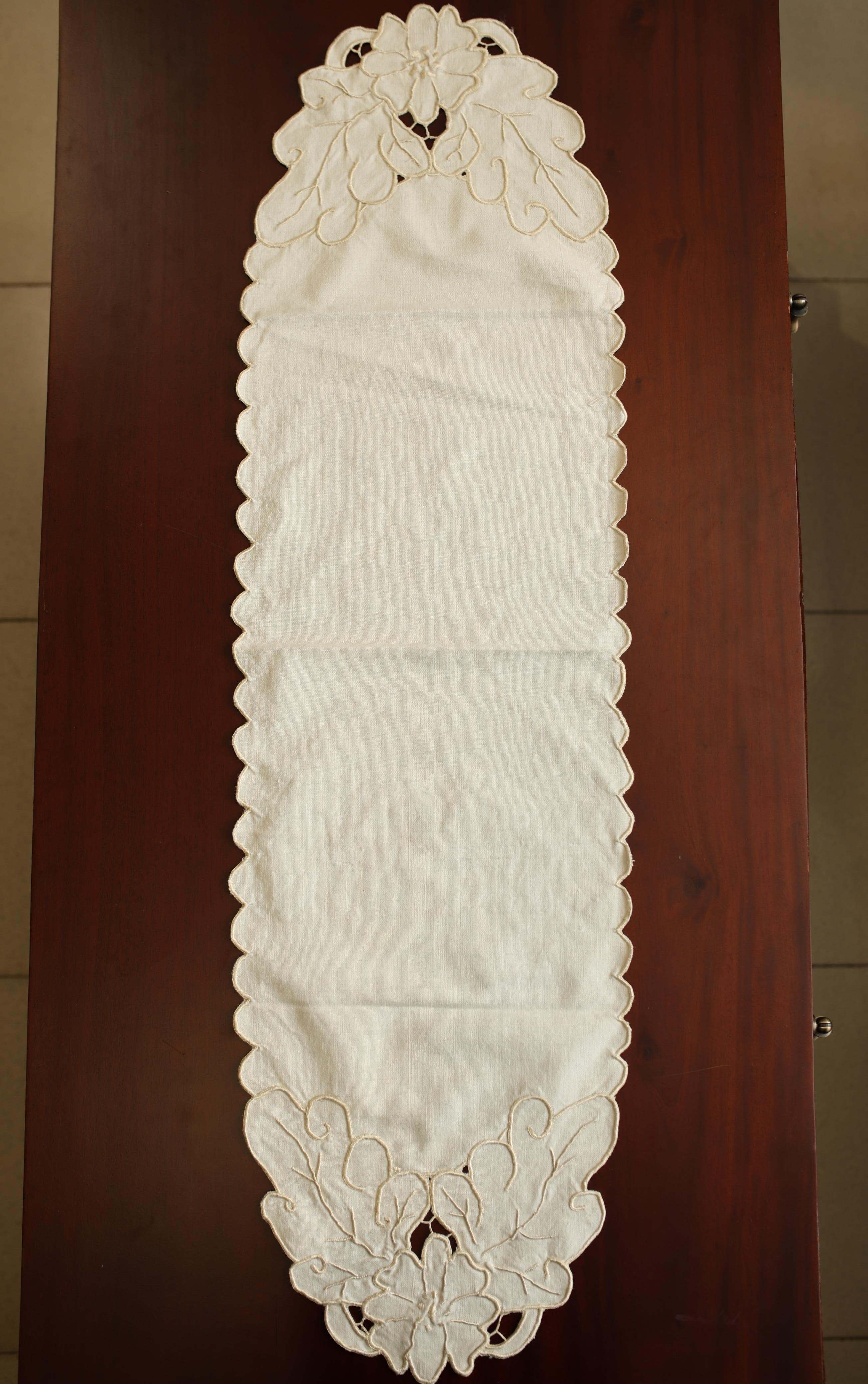 Table runners-Cut work