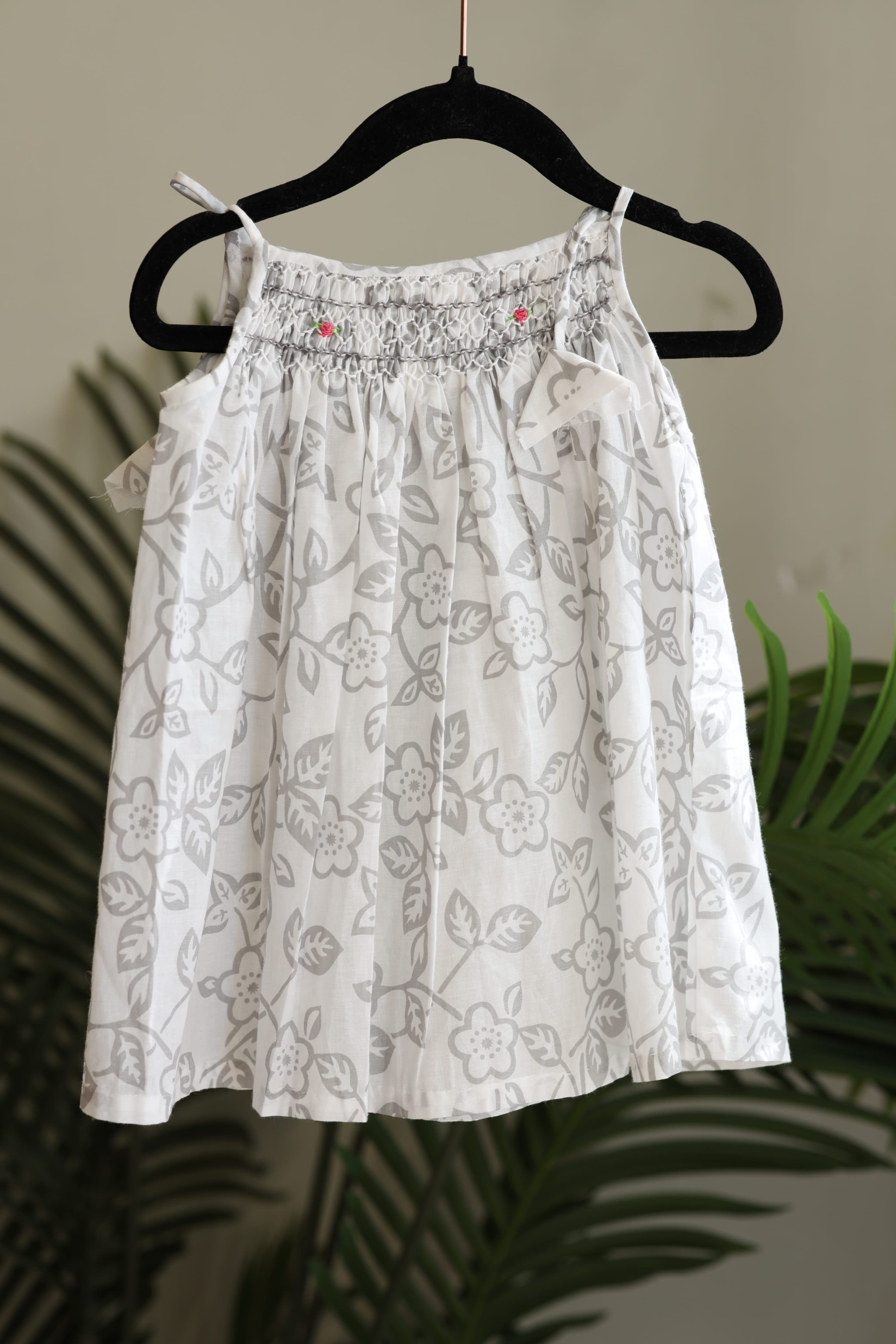 Kids smocked dress 6-10 month