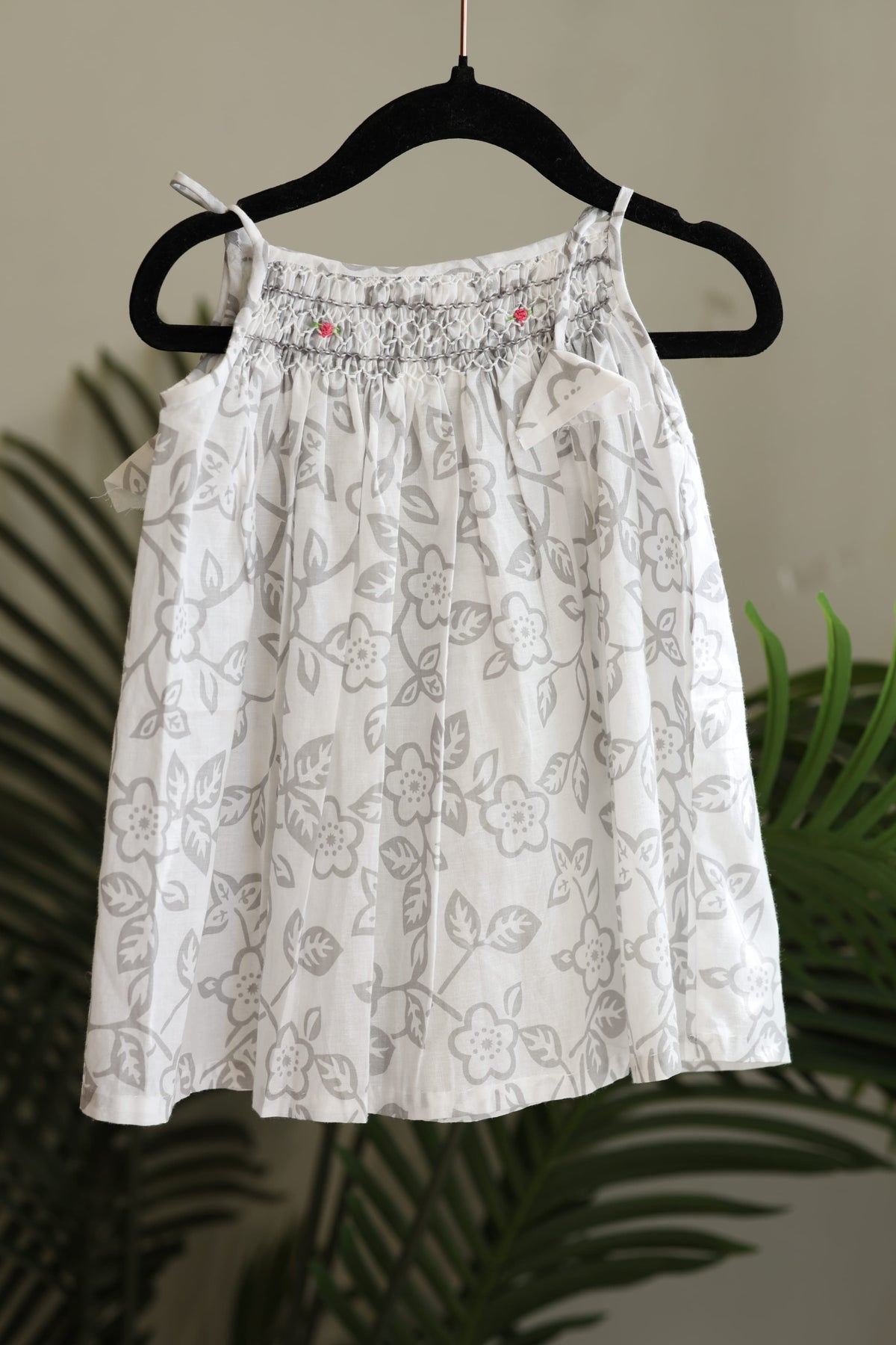 Kids smocked dress 6-10 month