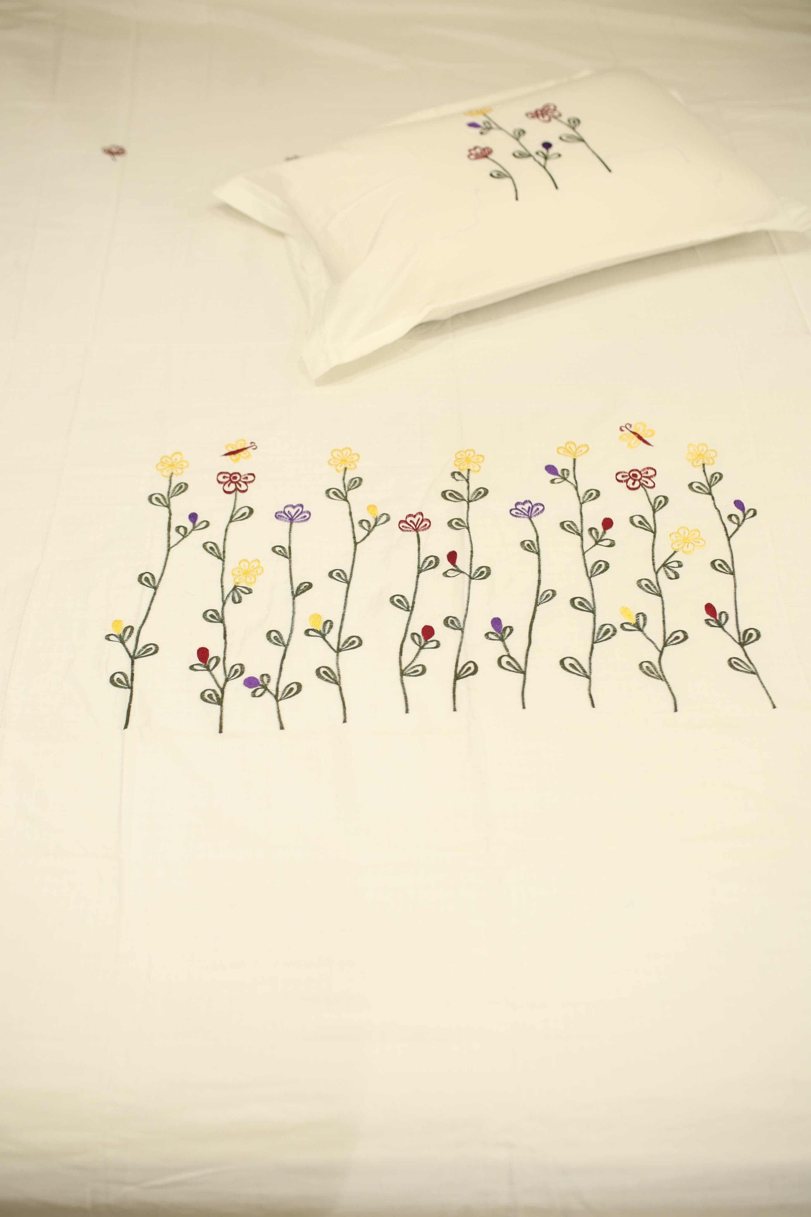 Bedsheets - single premium machine embroidery White bedsheets