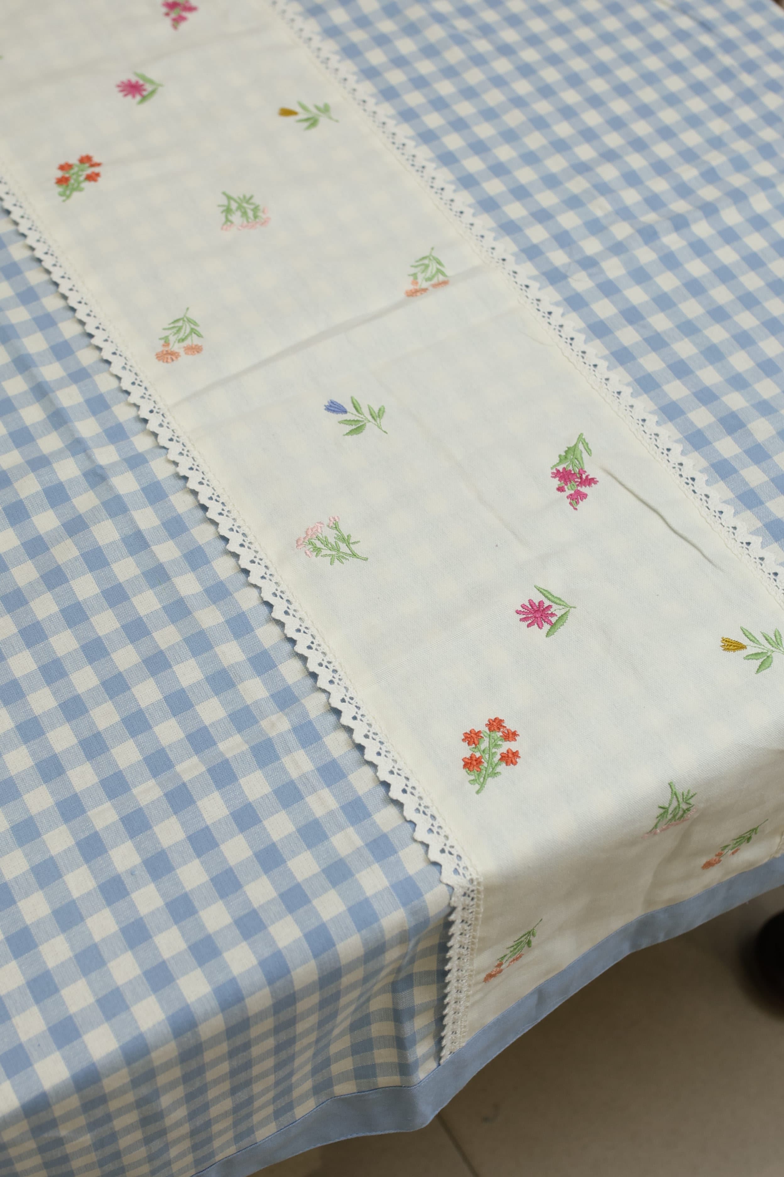 Table cloth - Check embroidery