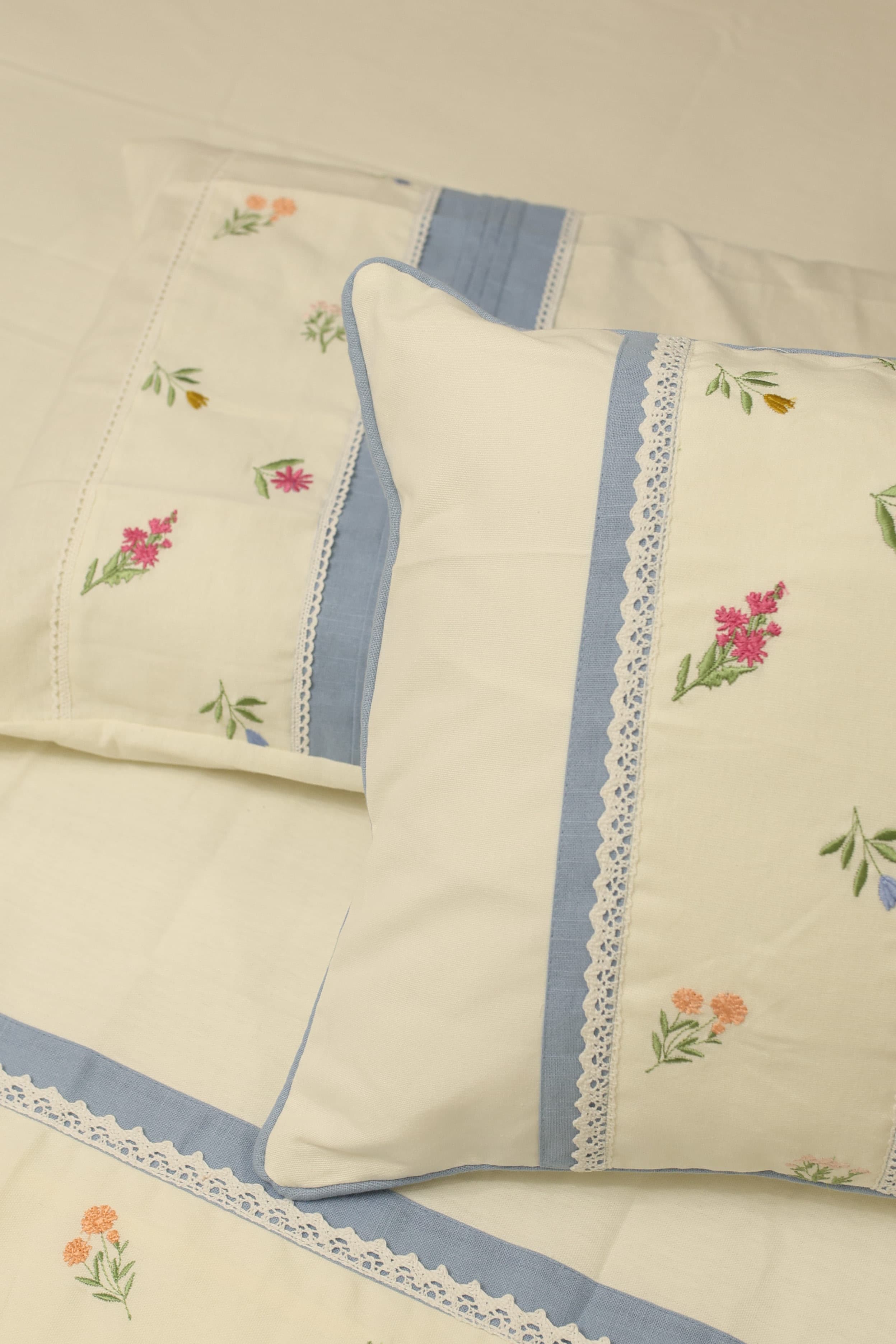Bedsheets - Queen premium Machine Embroidery Bedsheet multi
