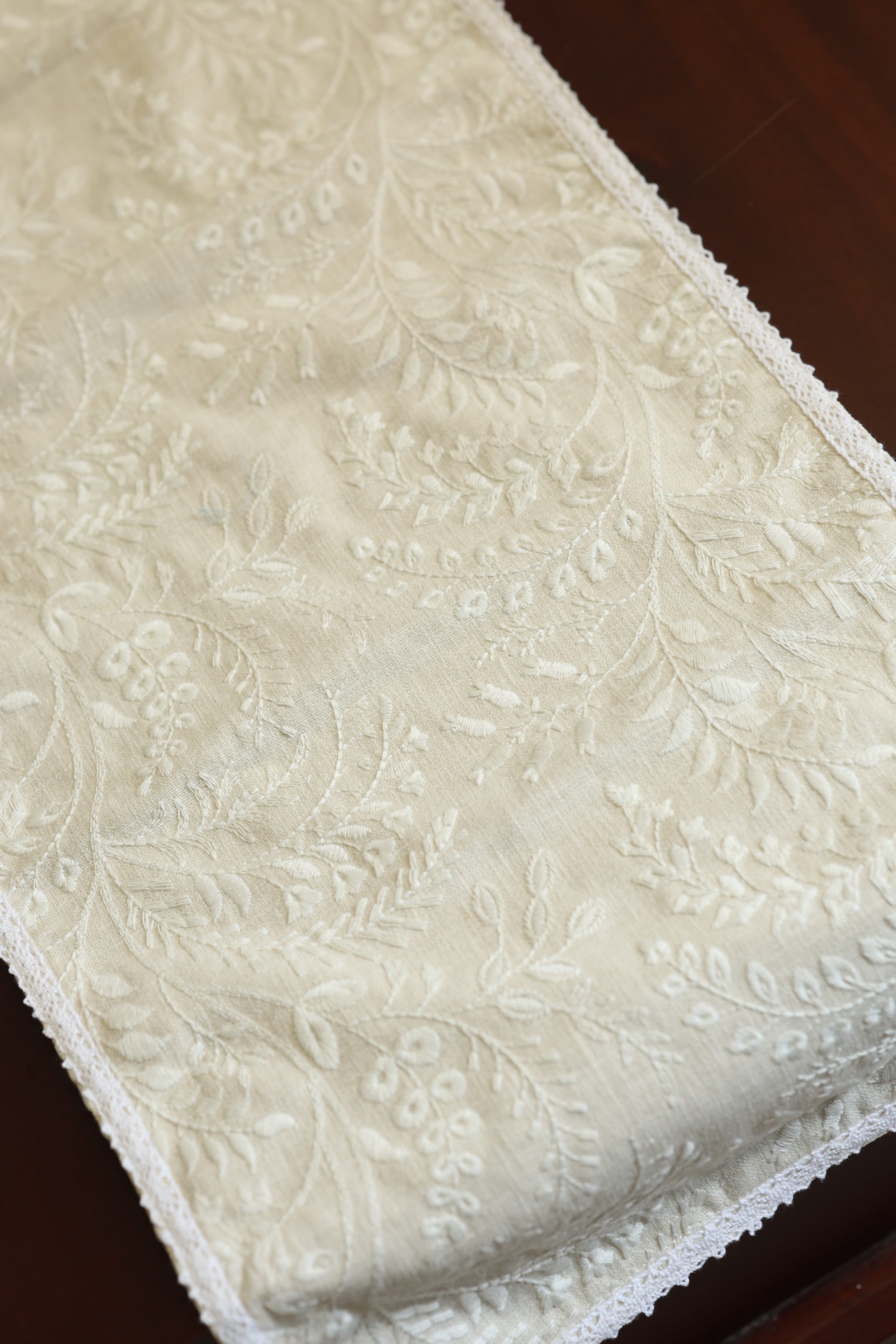 Table Runners - 8seater  embroidery runner
