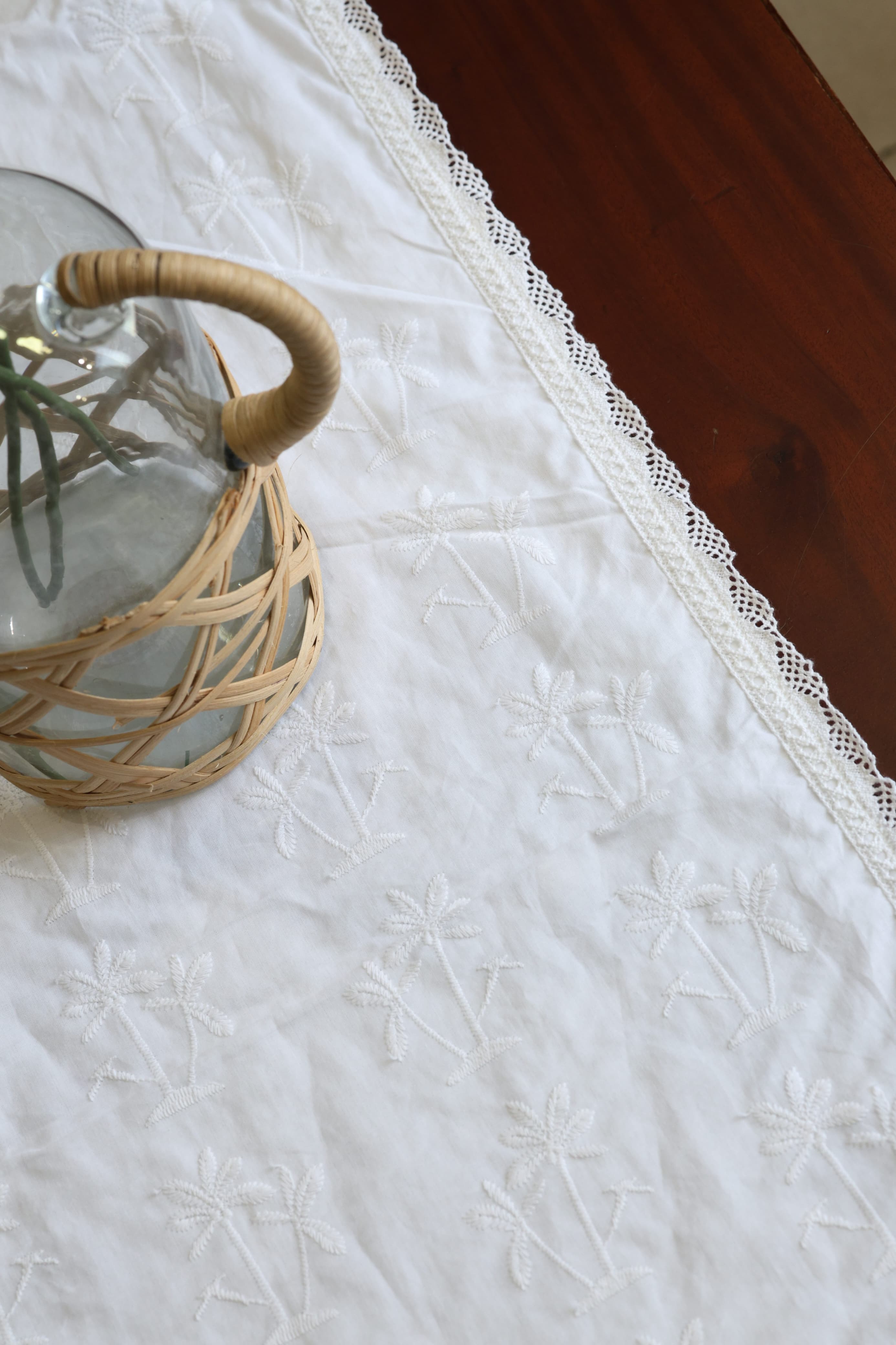 Table cloth - 4 seater embroidery