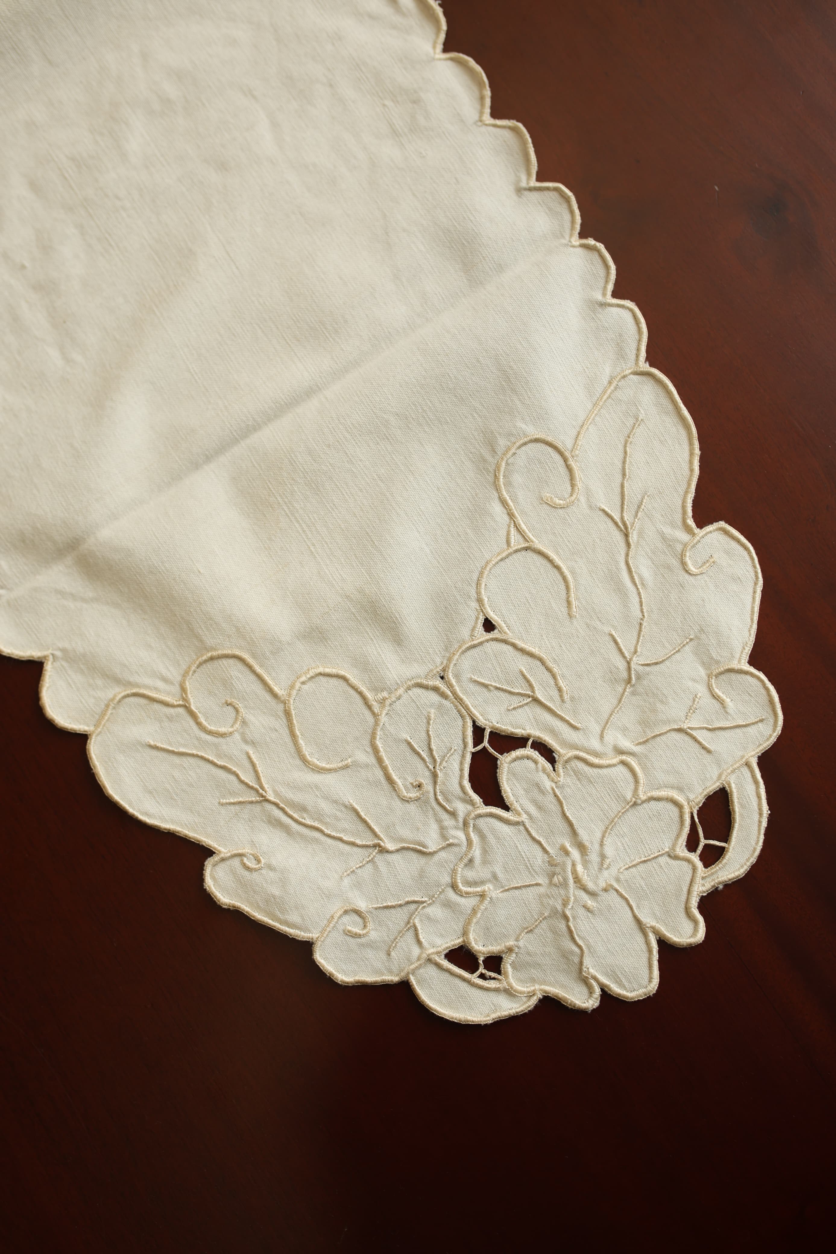 Table runners-Cut work