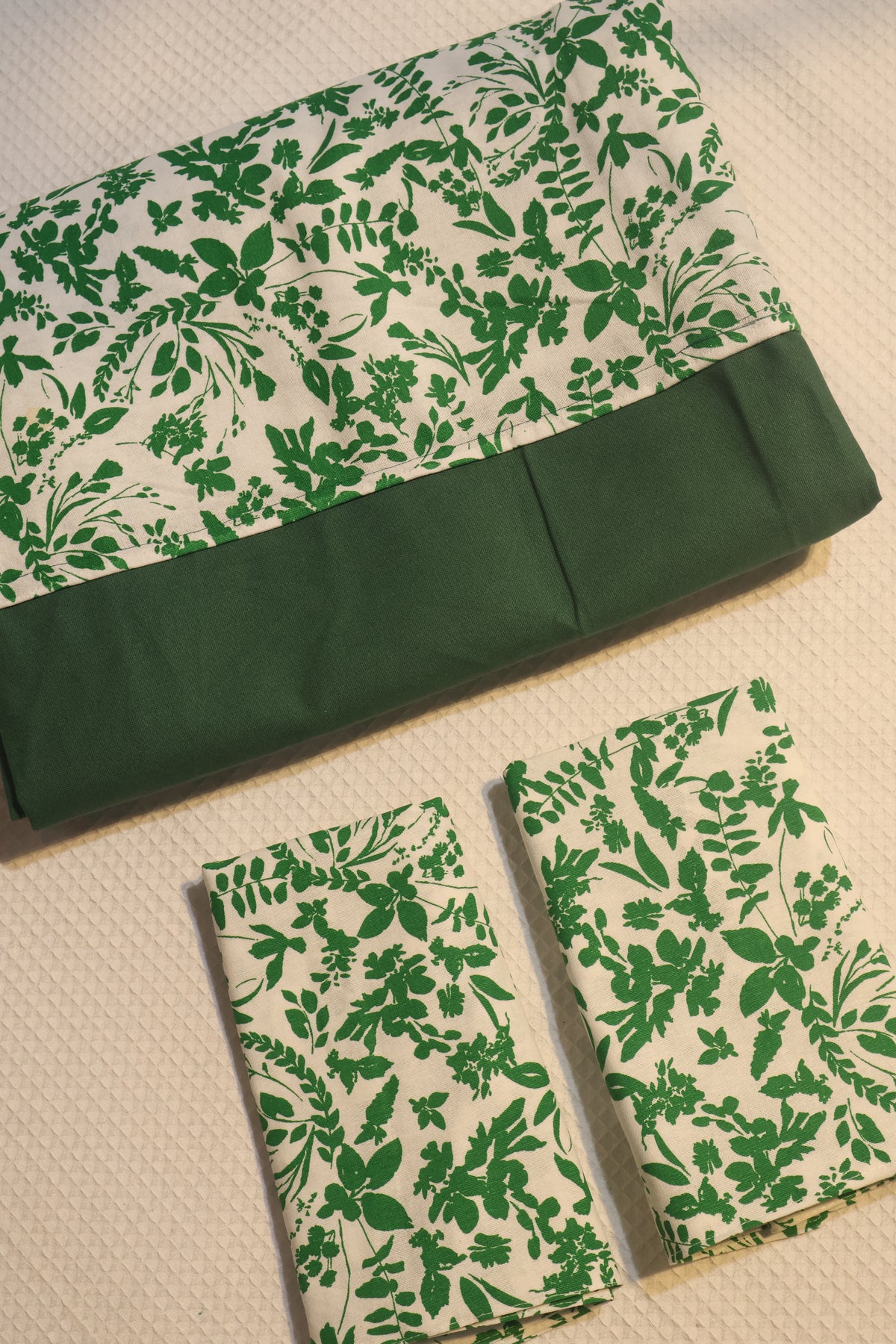 Bedsheets-Queen daily use border bedsheets Xmas collection