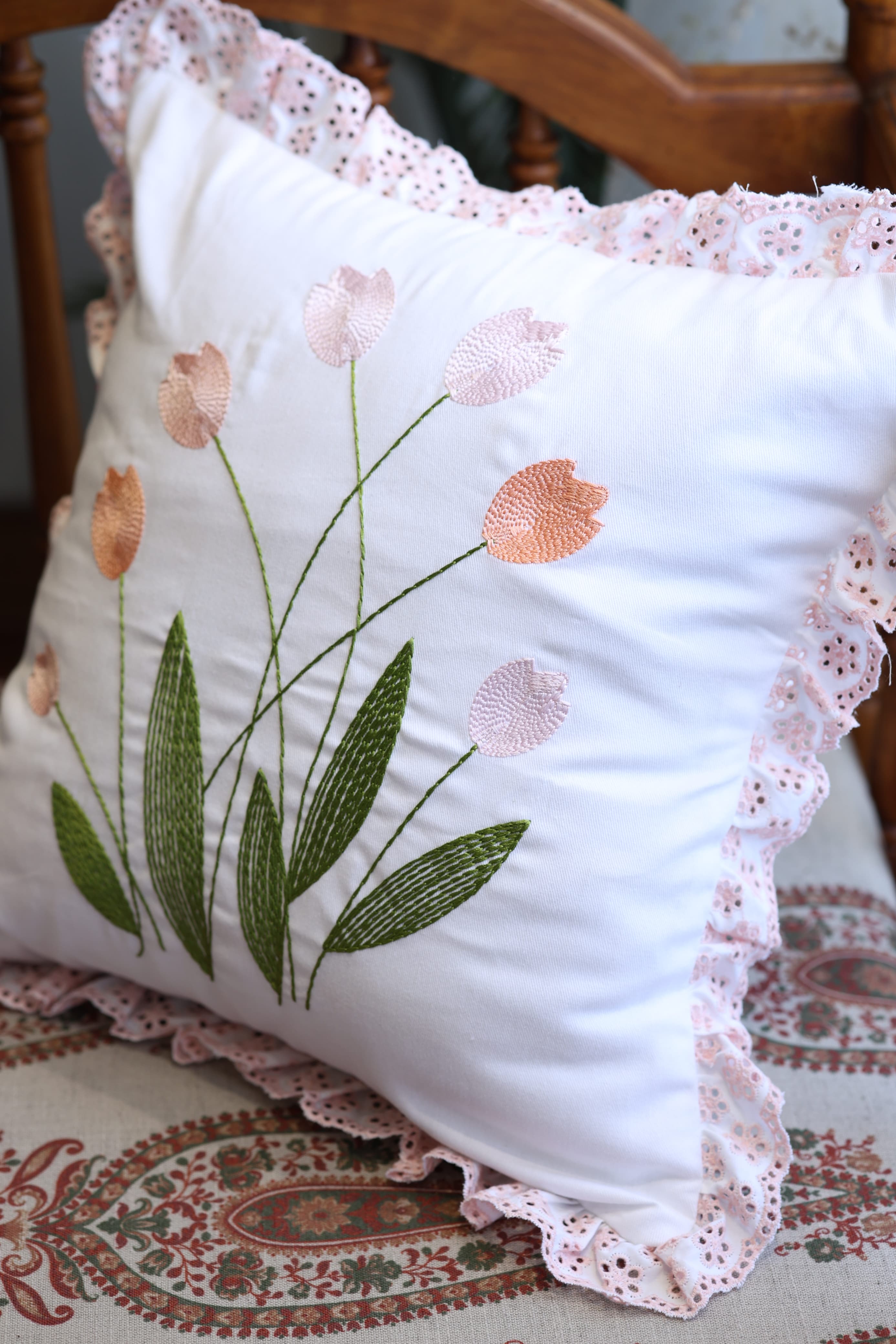 Cushion covers - Embroidery Tulip Petal