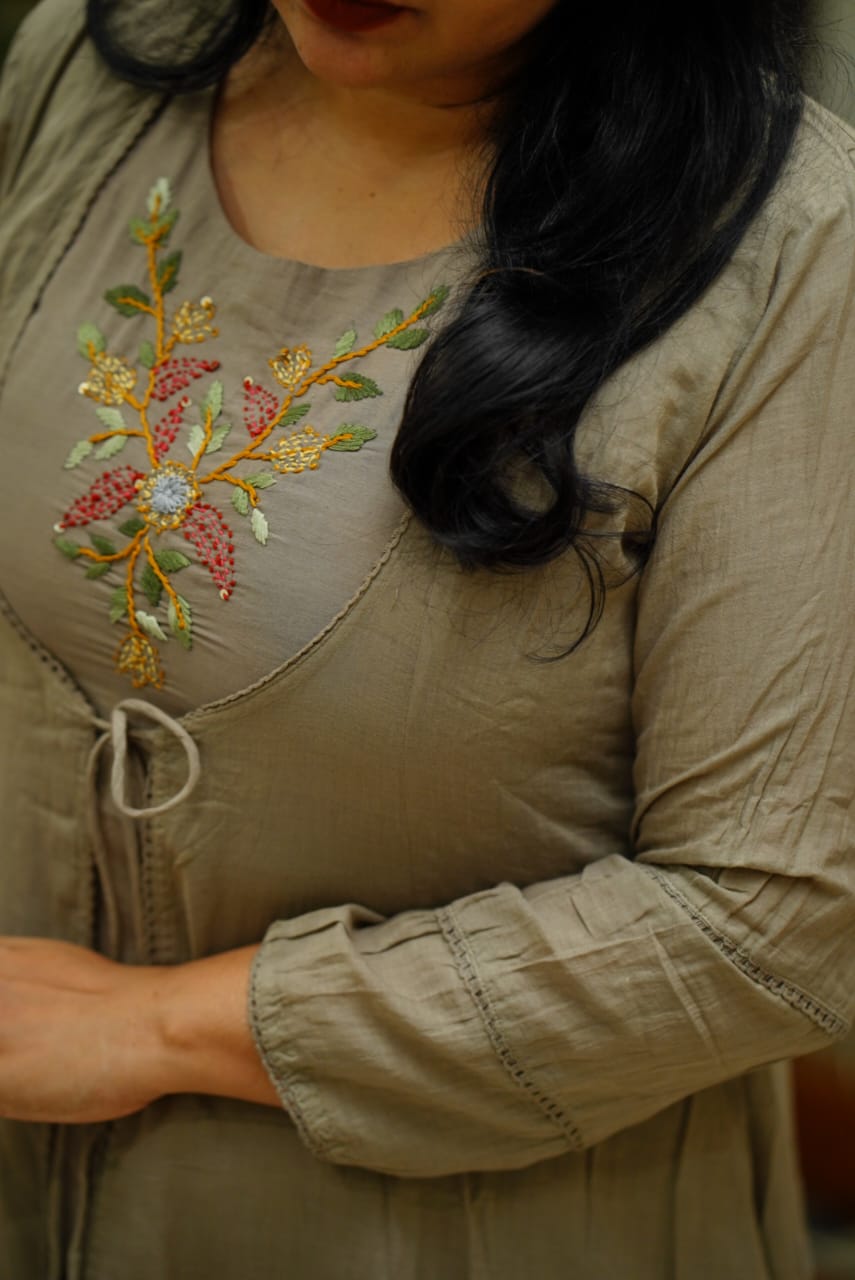 3 pcs mul cotton embroidered kurti set