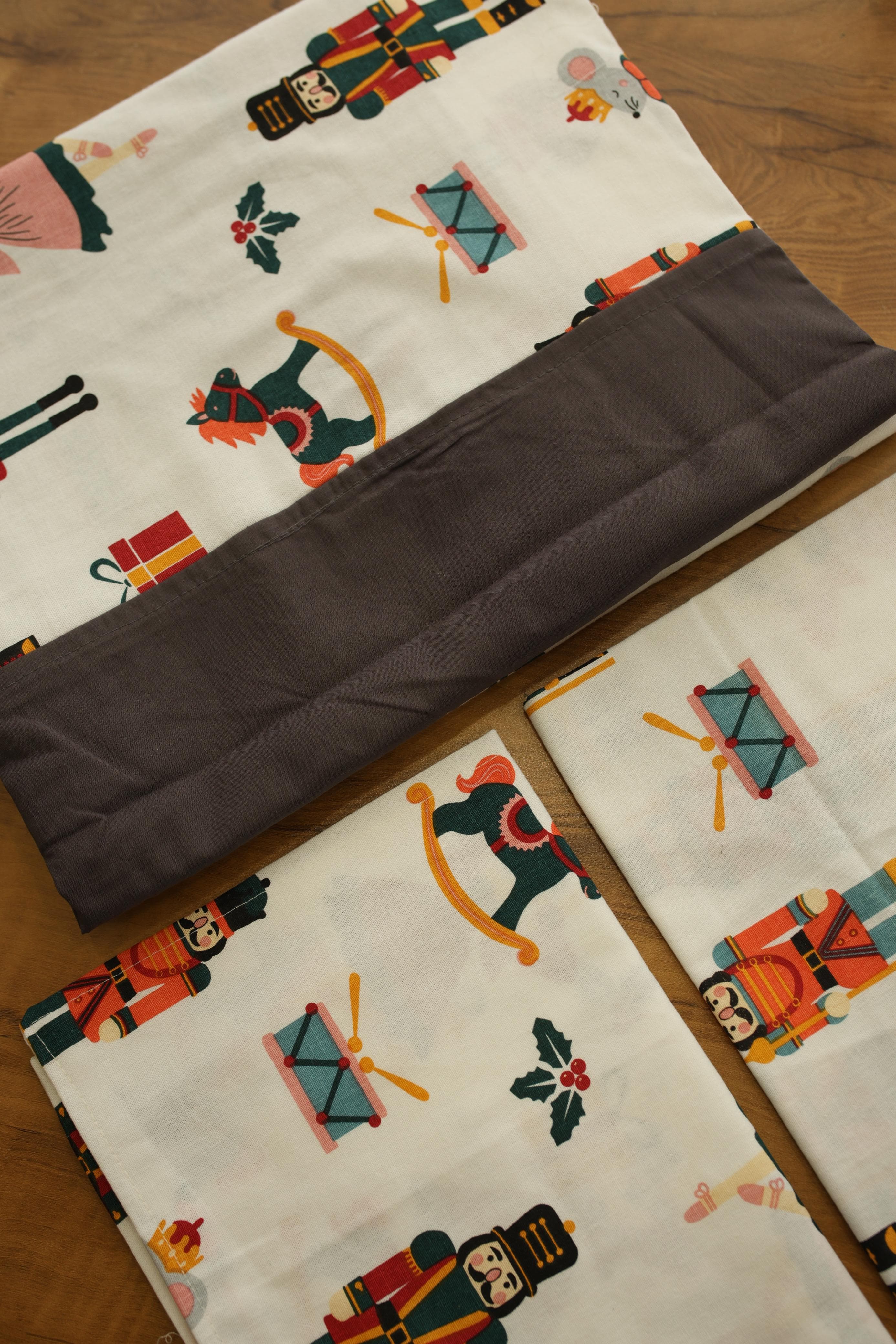 Bedsheets - Queen daily use border bedsheets