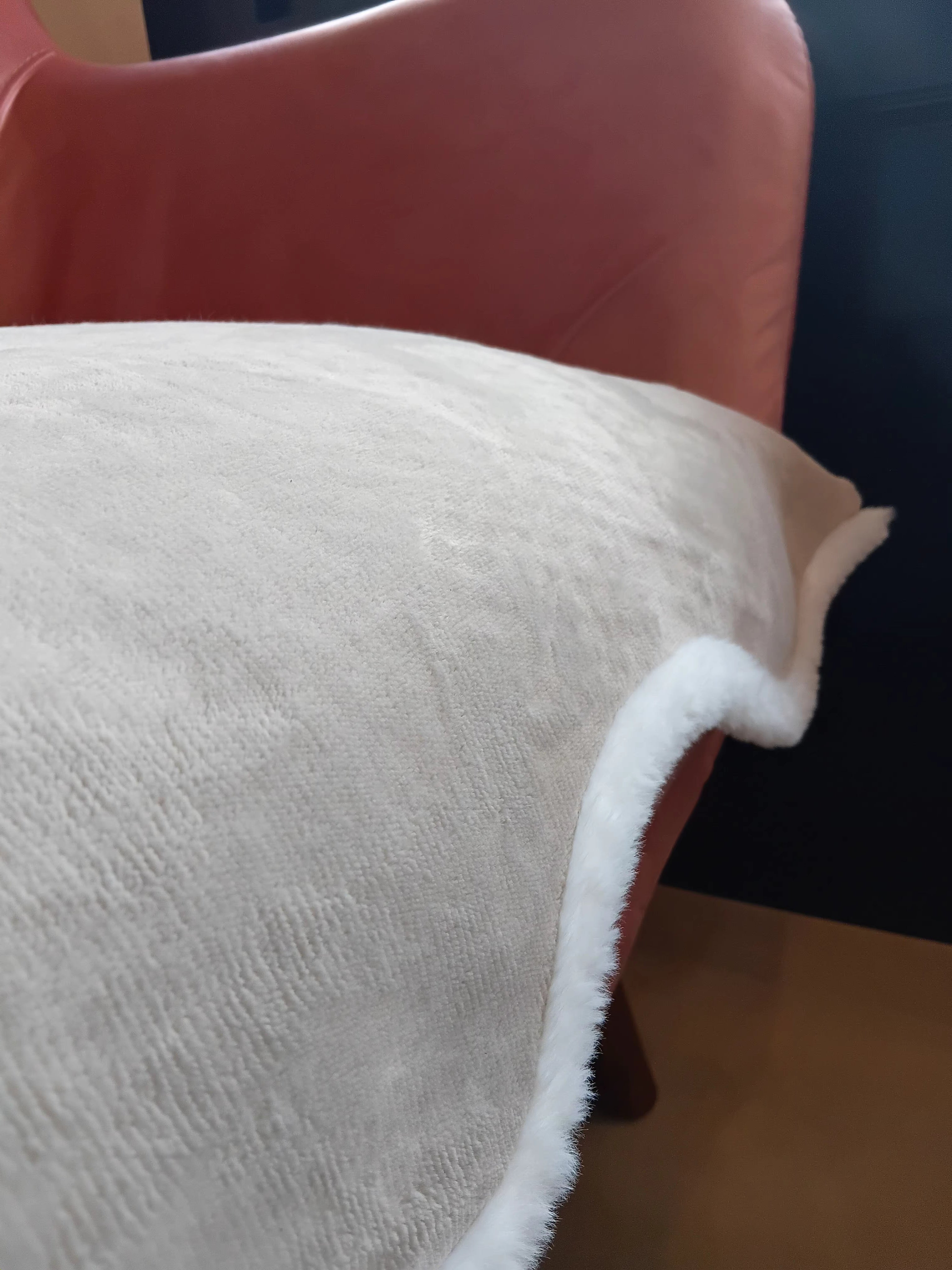Sofa protector ( meter per) description 𝗕𝗲𝗶𝗴𝗲 colour