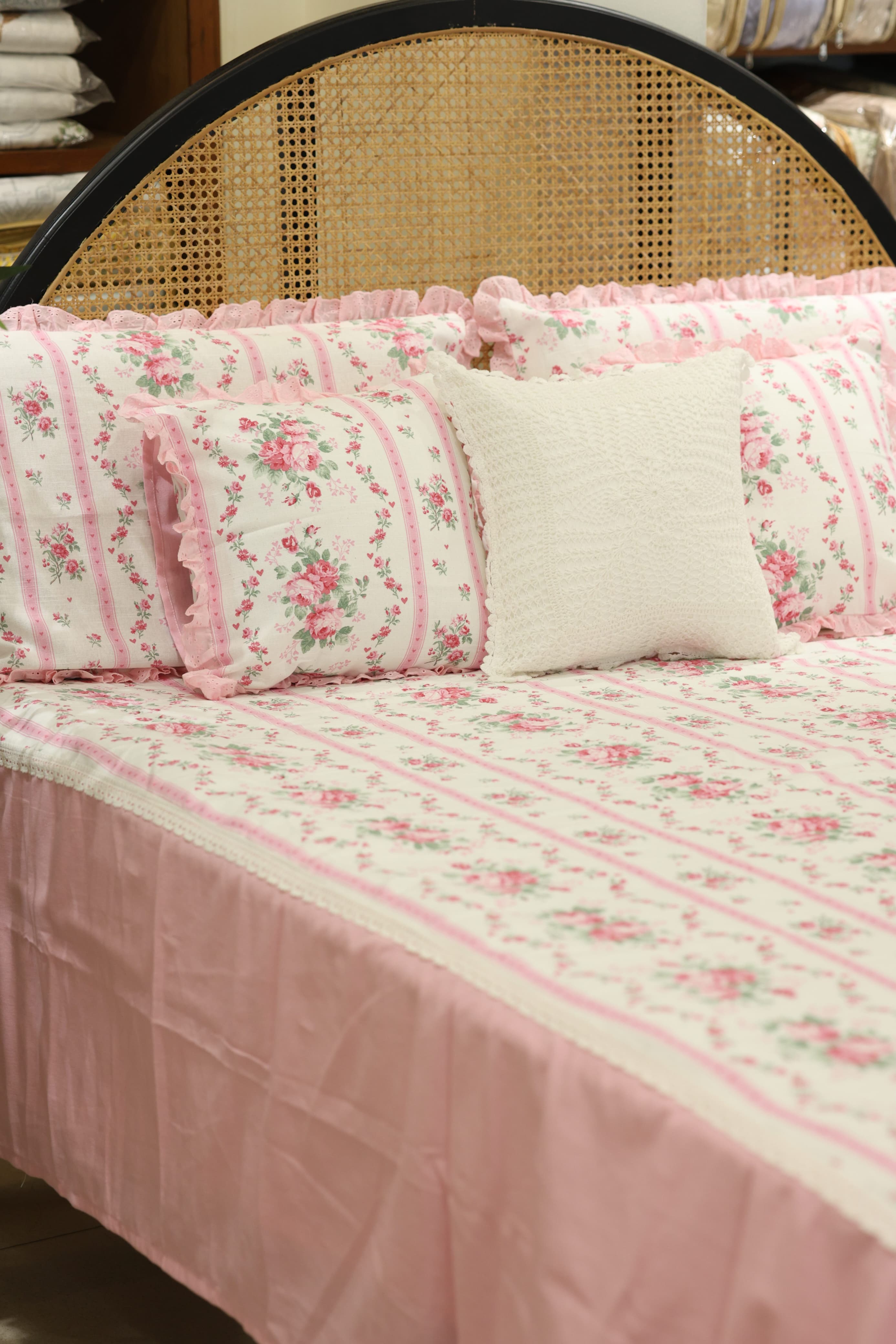 Bedsheets - Premium Queen floral printed lace bedsheet with cushion covers Rosebud