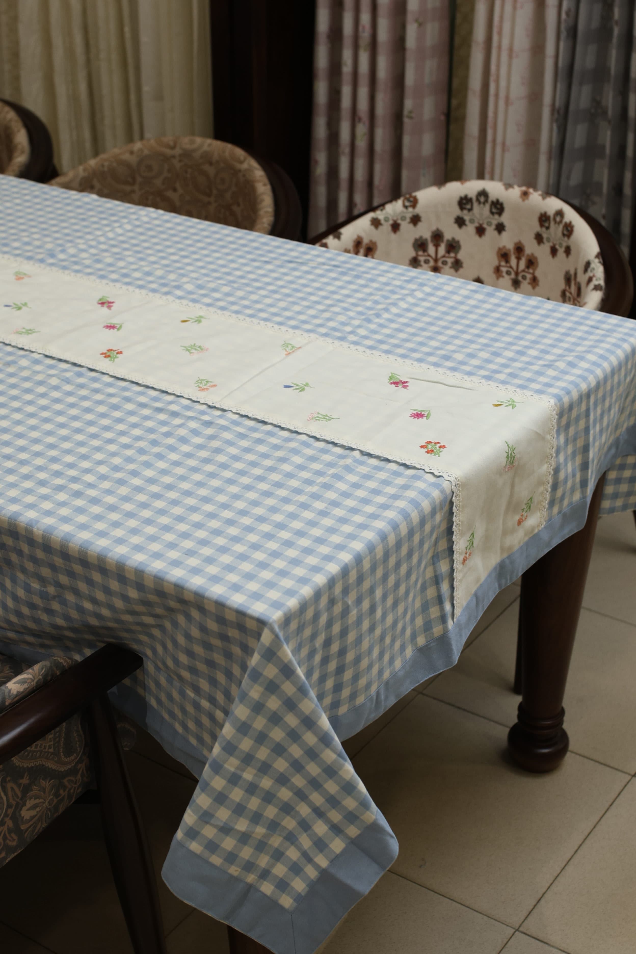 Table cloth - Check embroidery