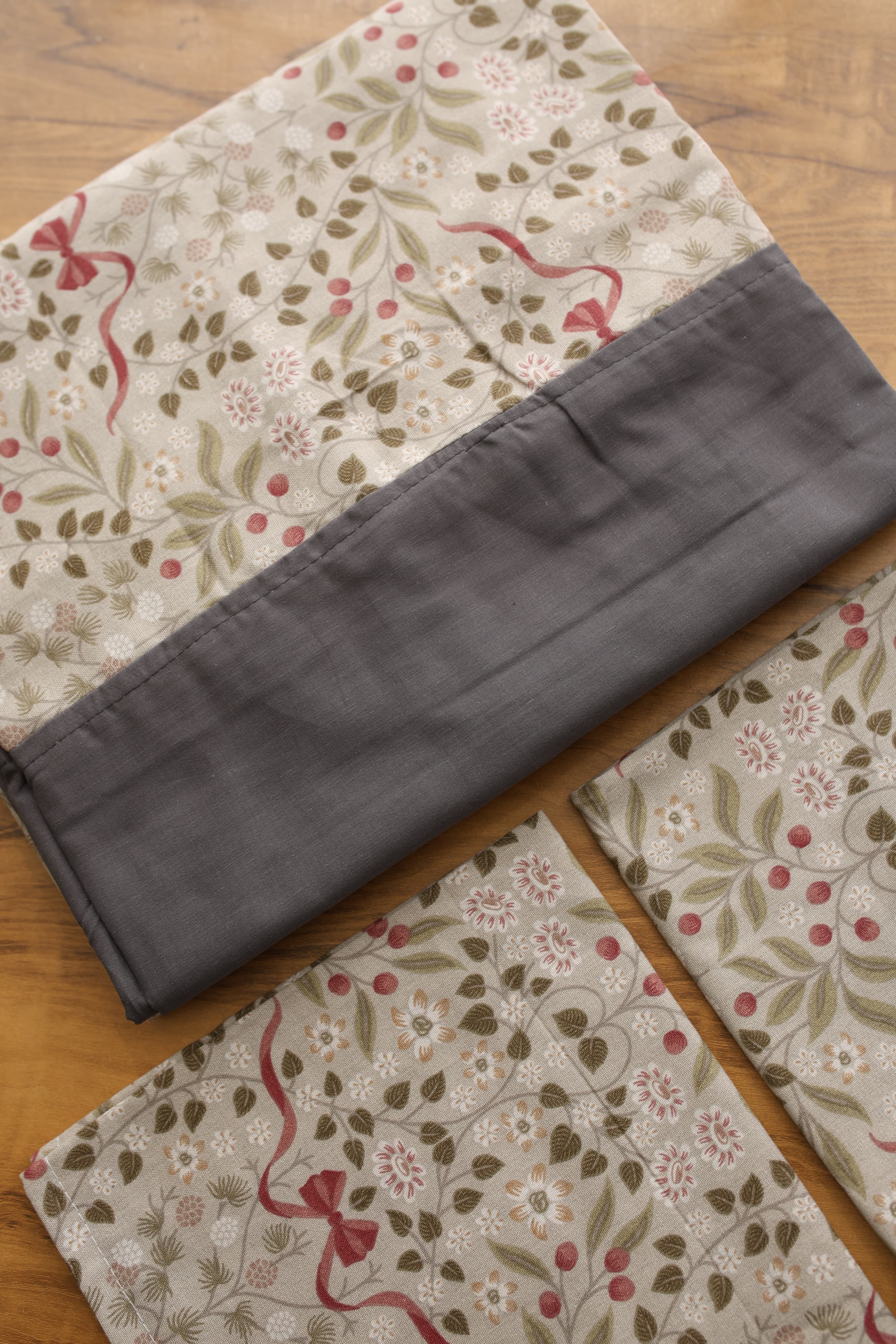 Bedsheets - King daily use border bedsheets