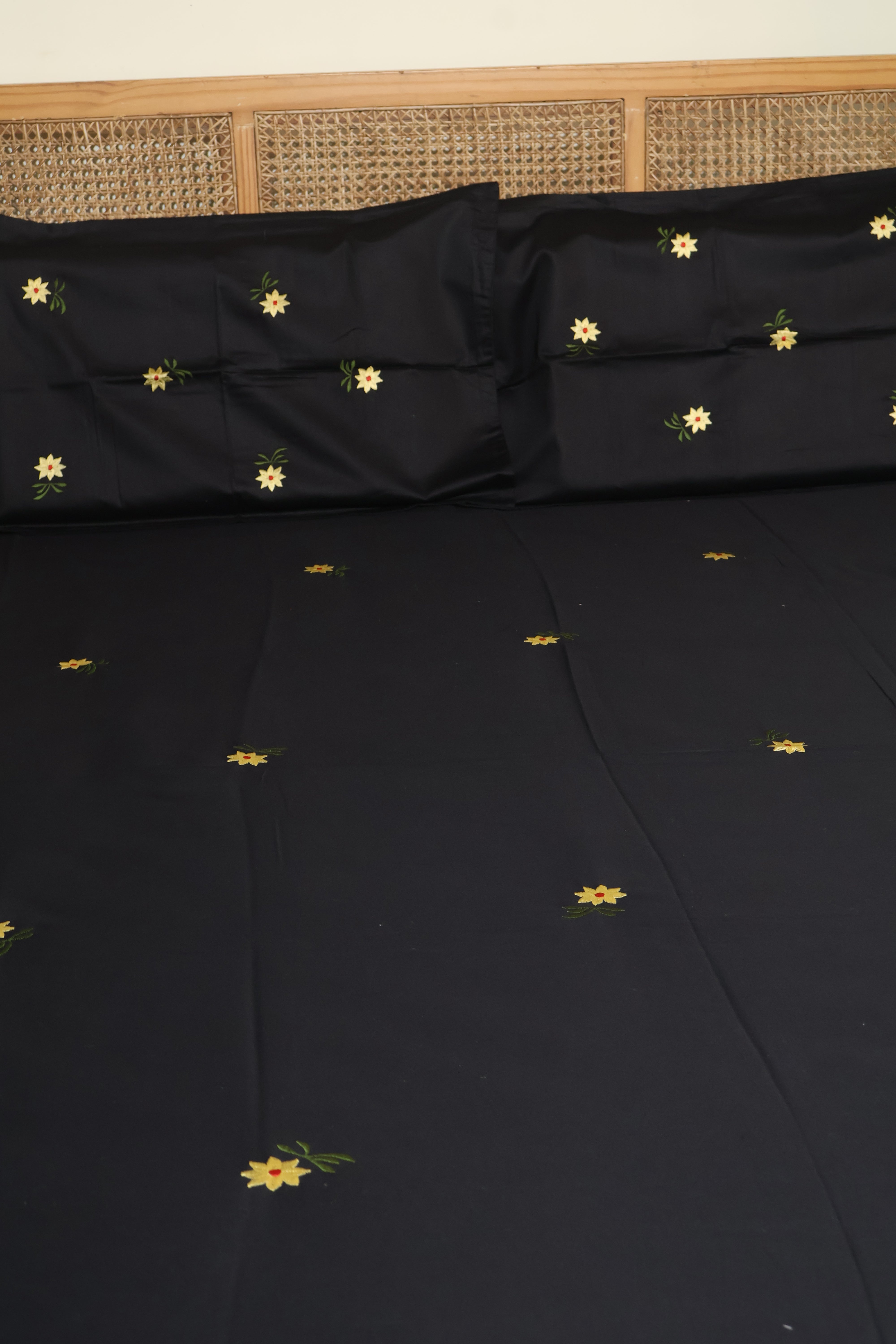 Bedsheets - King Machine embroidery bedsheets MEK