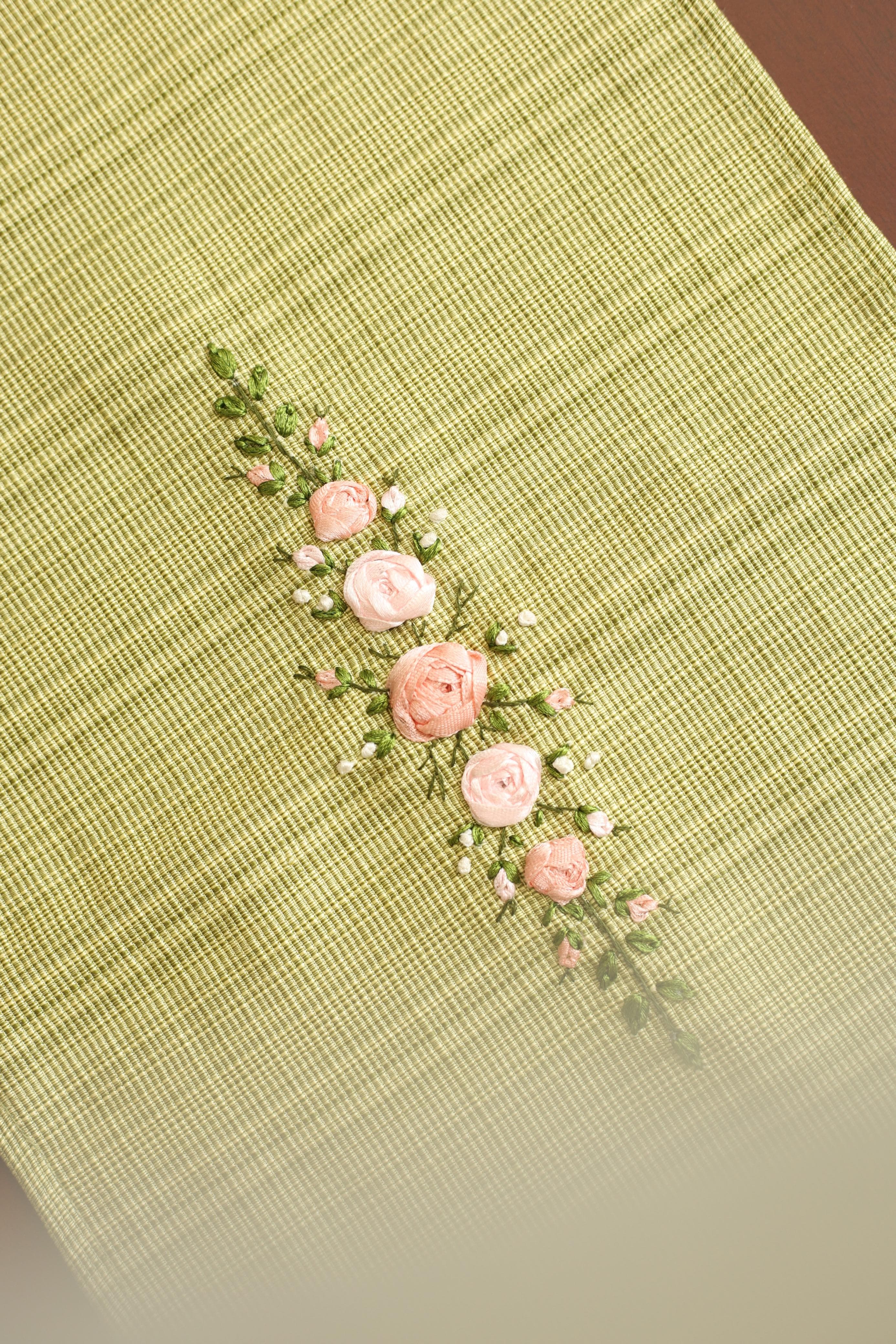 Table runner-4 Seater Ribbon embroidery