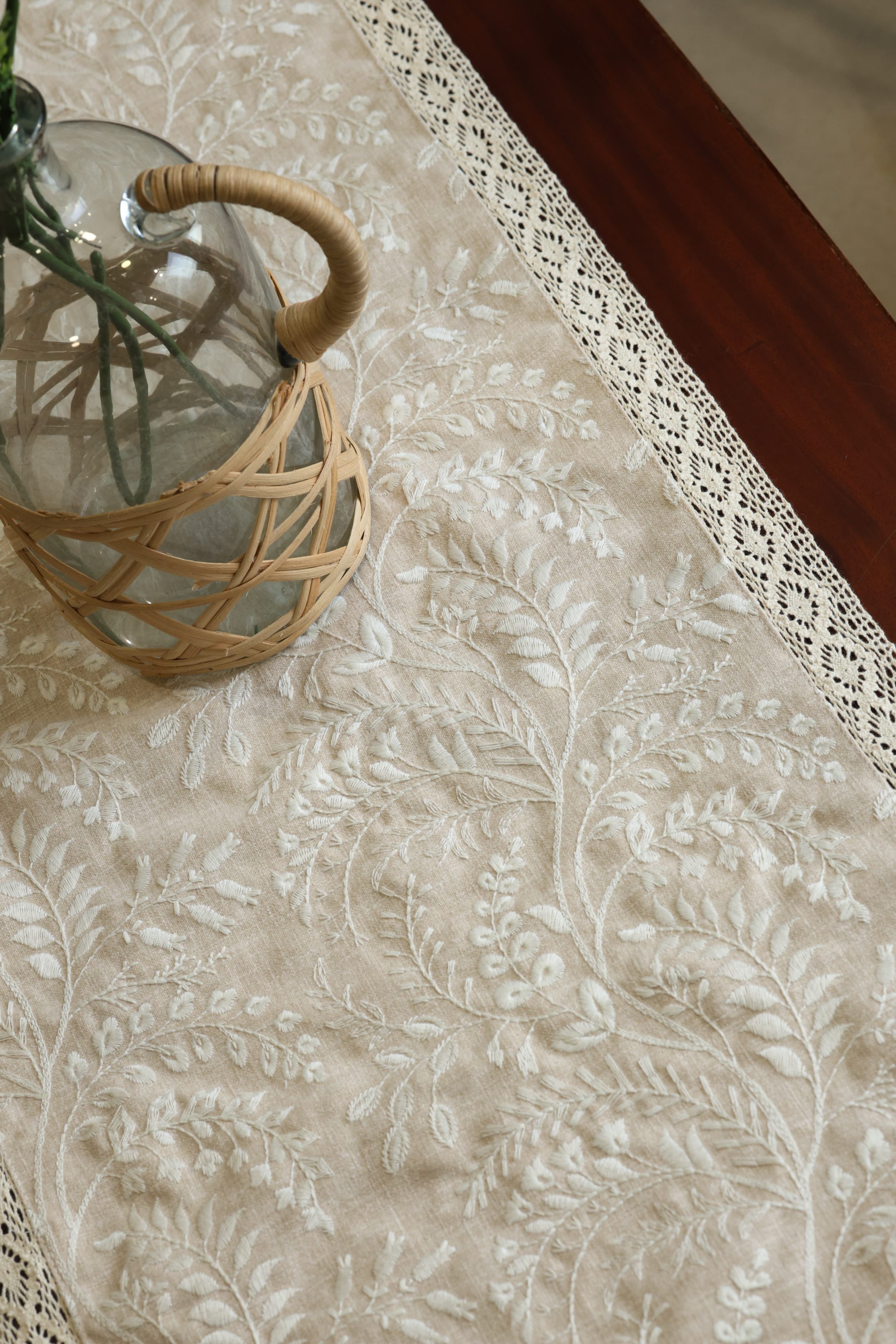 Table cloth - 4 seater embroidery