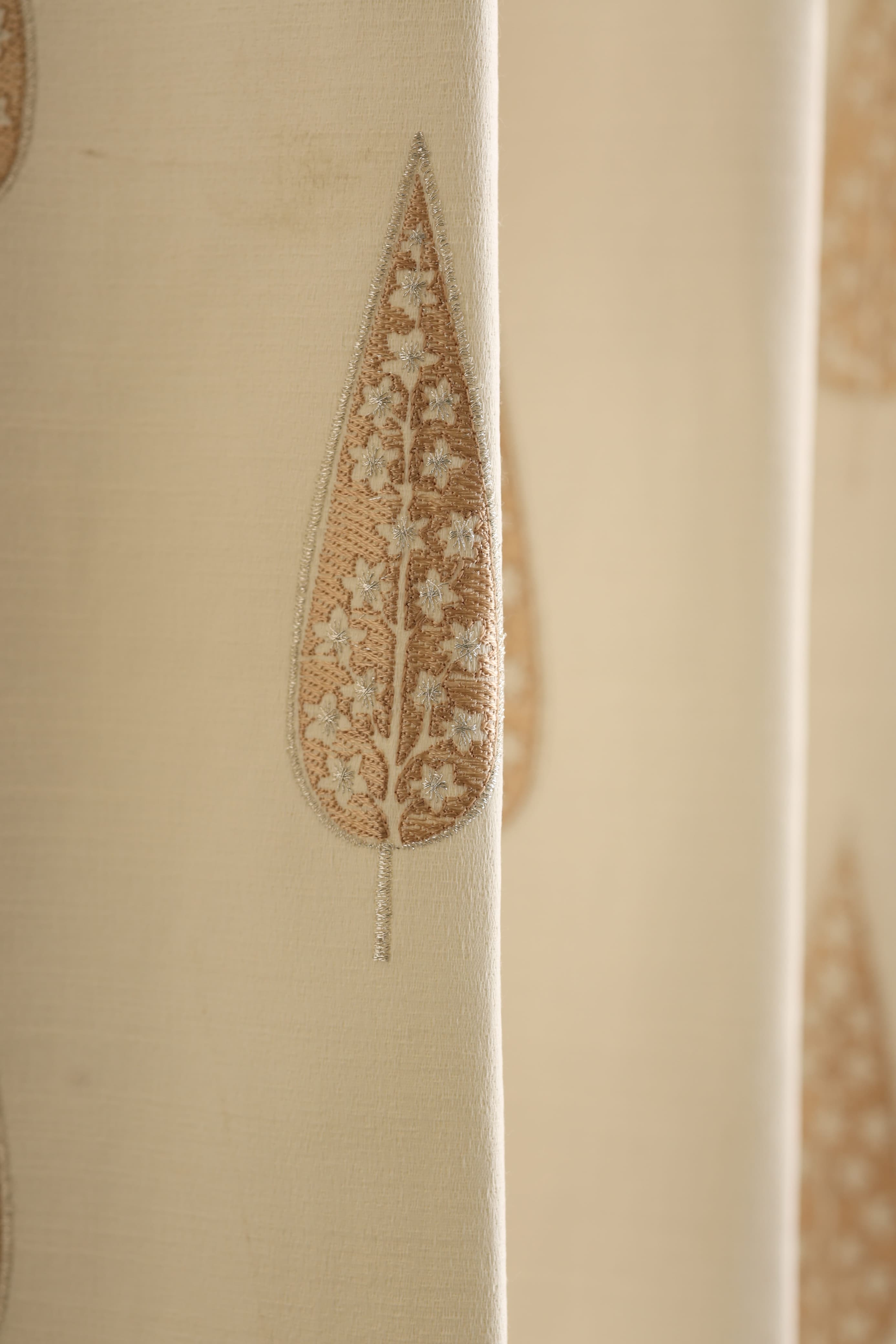 Curtains - Premium embroidery opaque curtains Zardozi