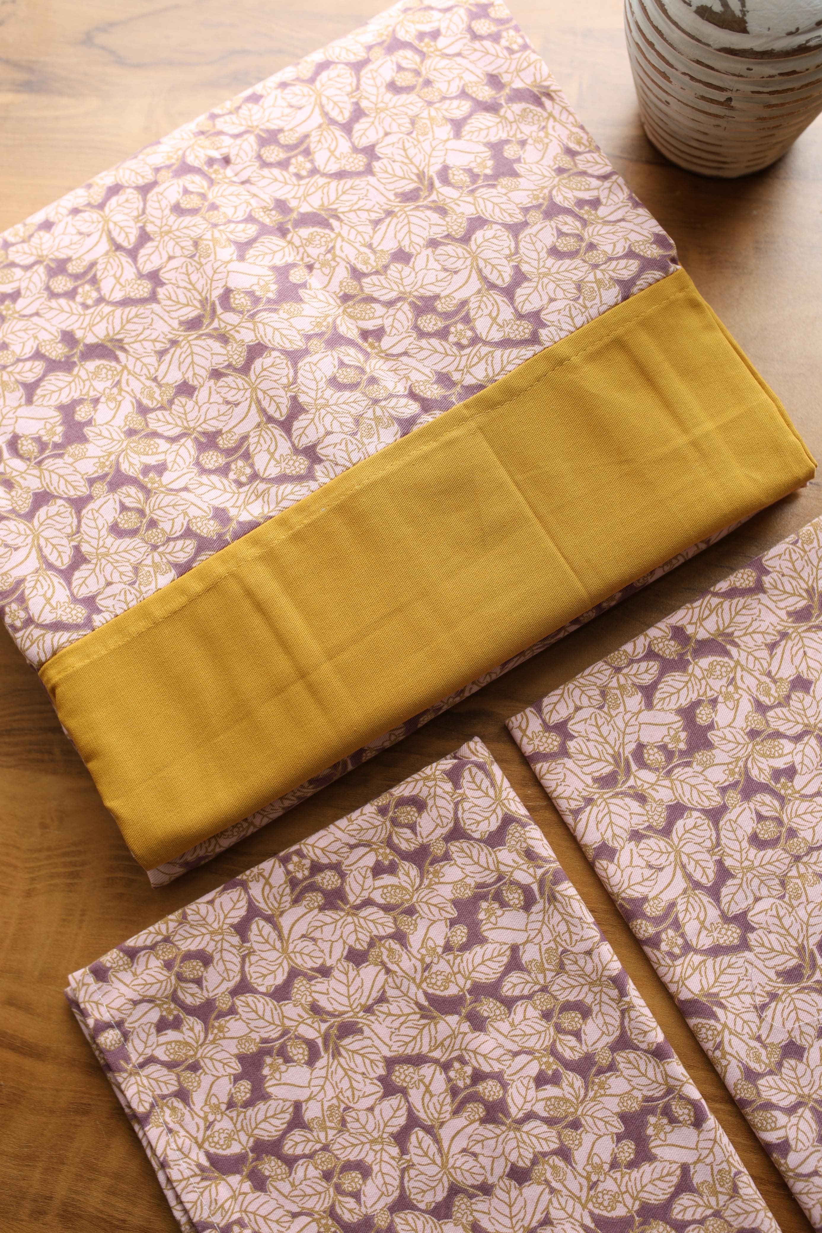 Bedsheets - King daily use border bedsheets