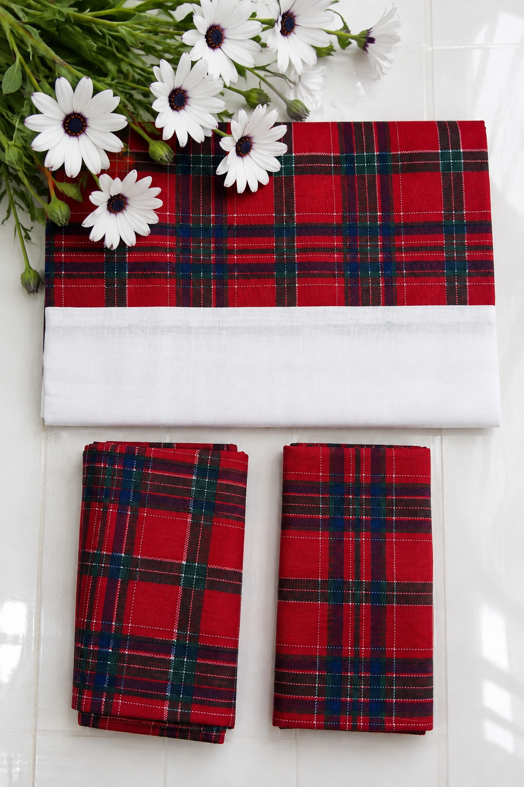 Bedsheets-Queen daily use border bedsheets