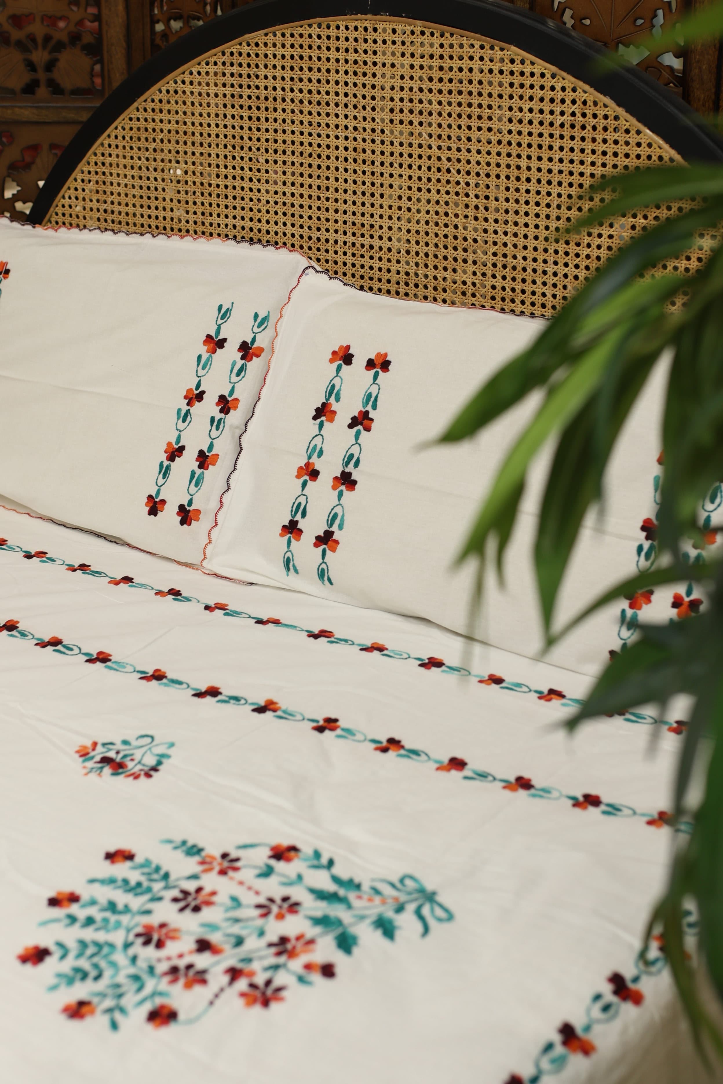 Bedsheets:Queen premium hand embroidered bedsheets HEQ