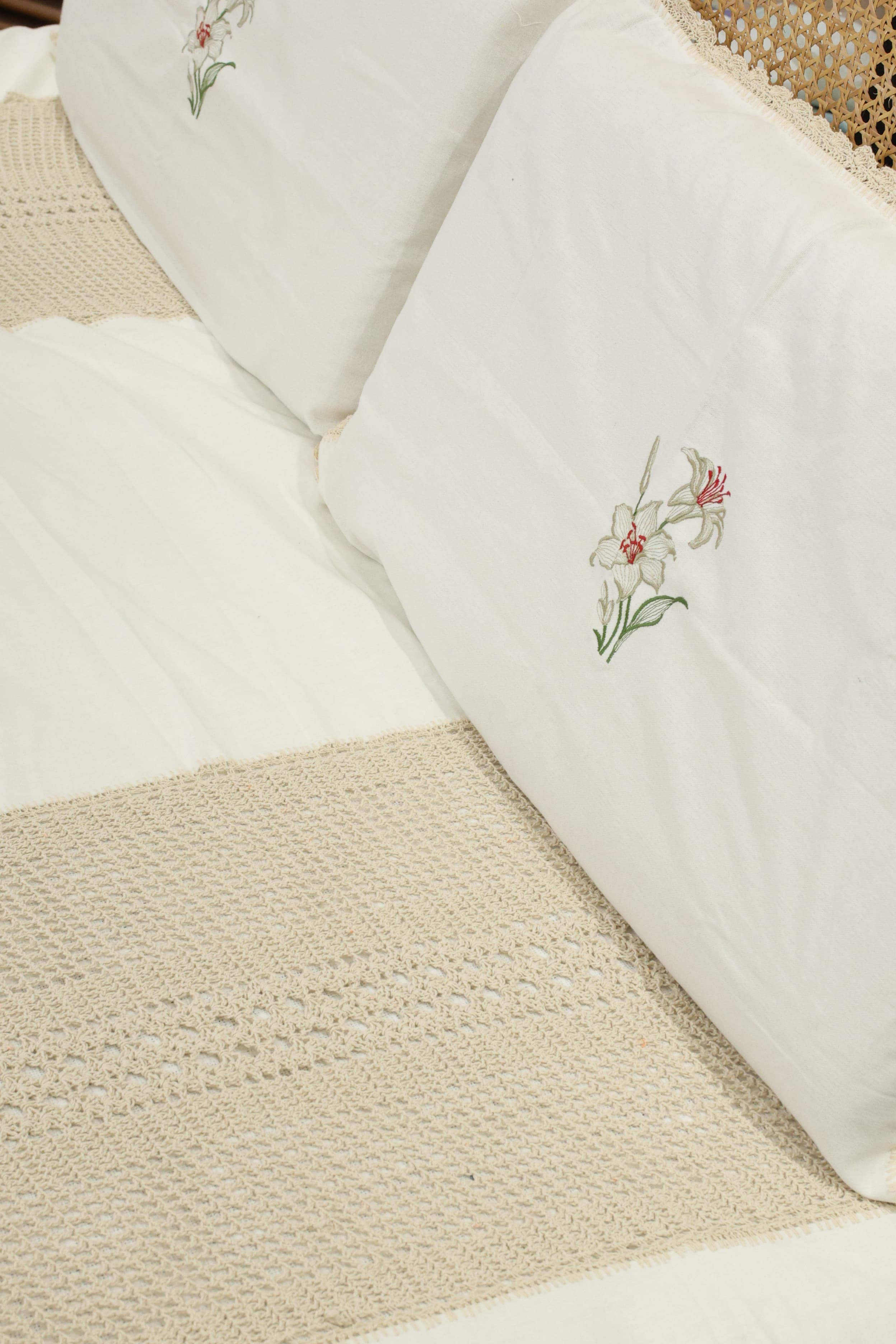Premium Embroidery Floral Lily Crochet Bedspread Set