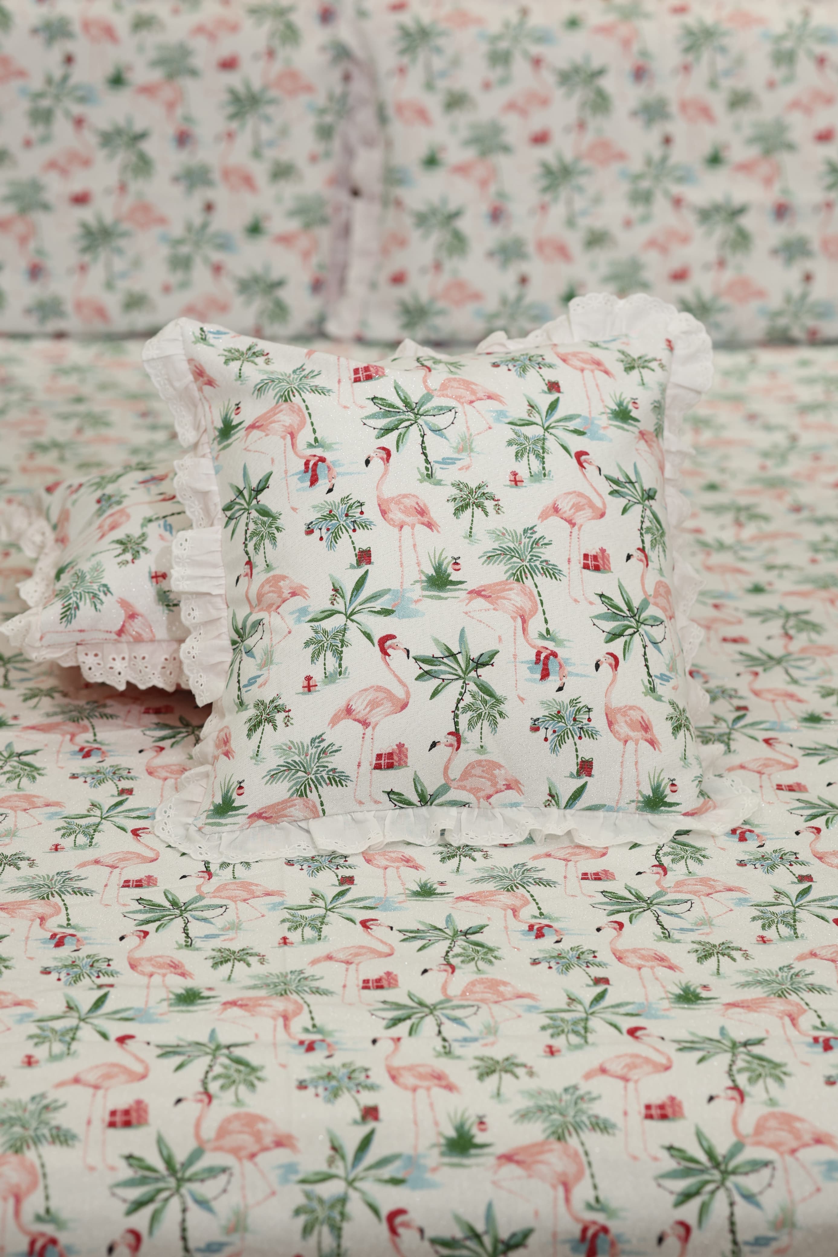 Bedsheets - Premium king floral printed lace bedsheet with cushion covers pink bud