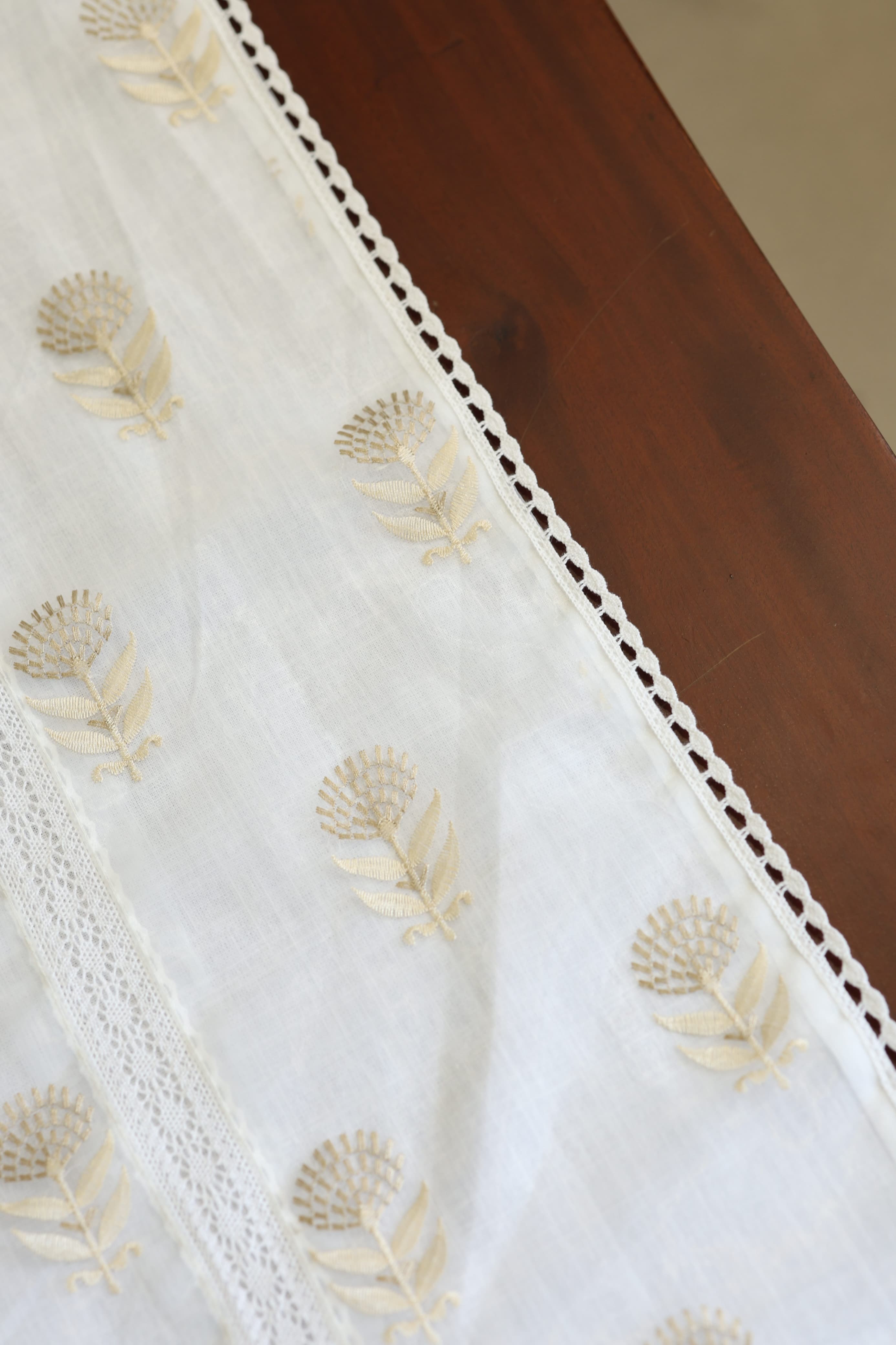 Table Runners - 8seater embroidery runner