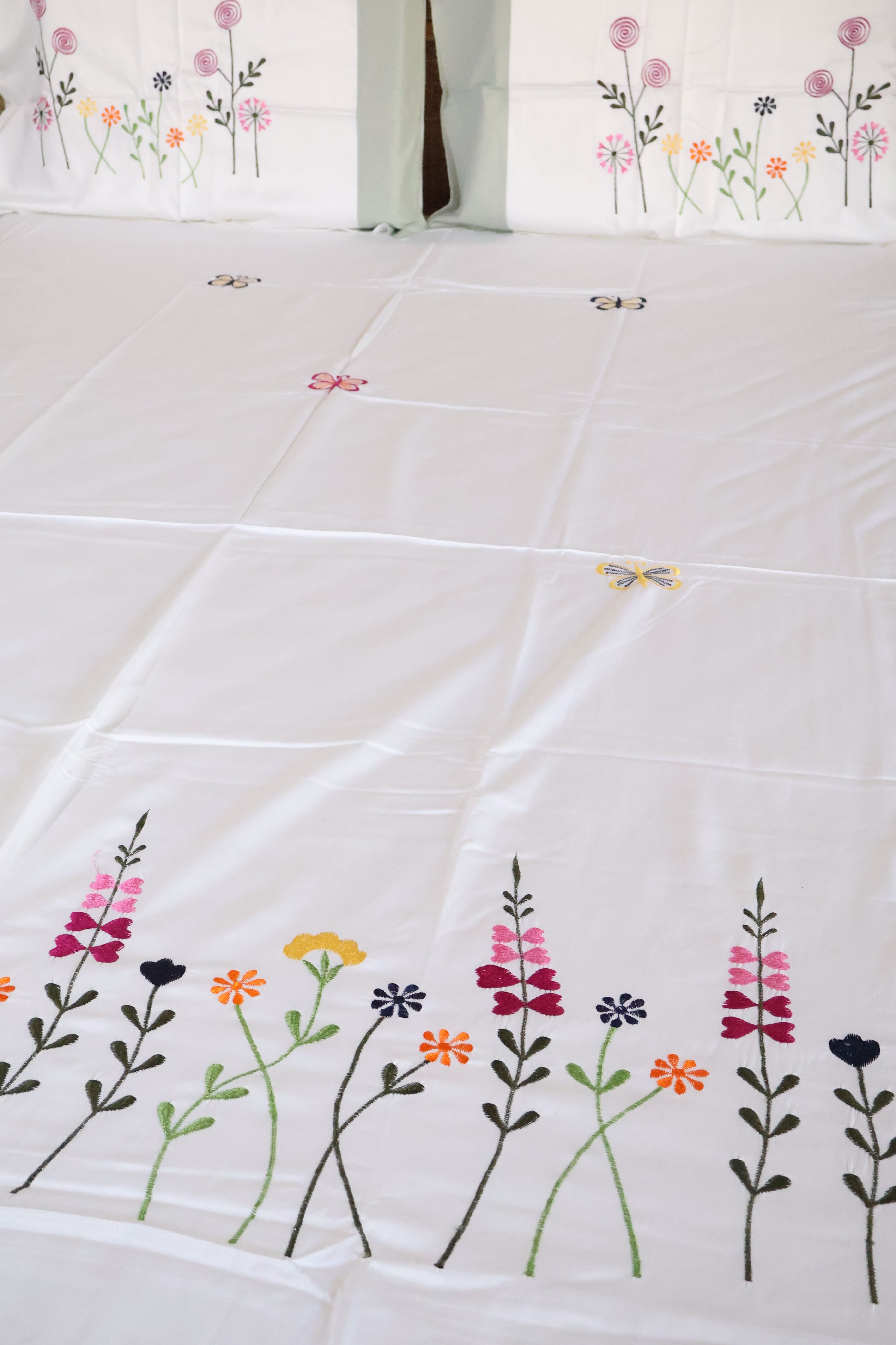 Bedsheets - King Premium Machine embroidery bedsheets MEK