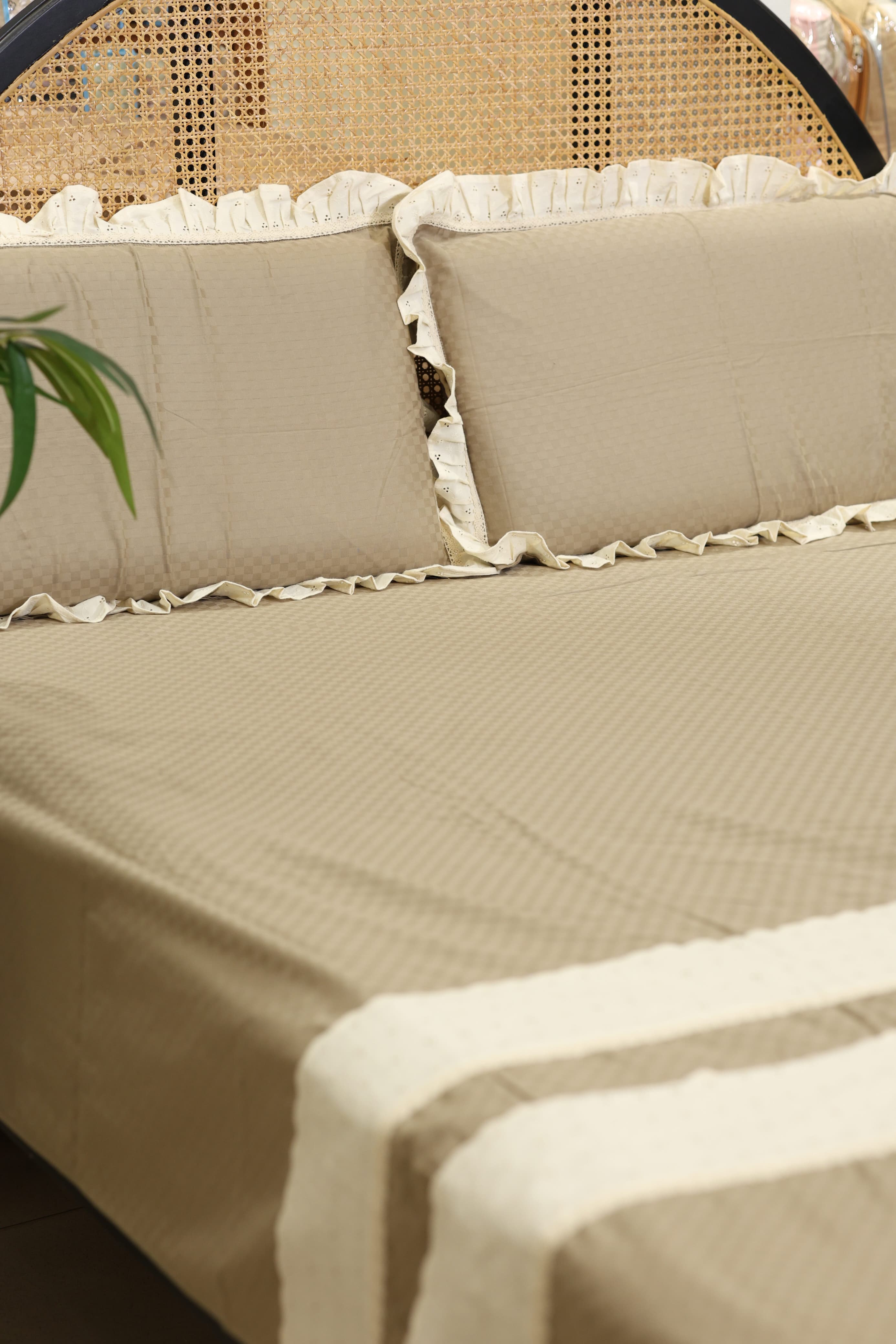 Bedsheets - Premium designer Queen bedsheets dd lace