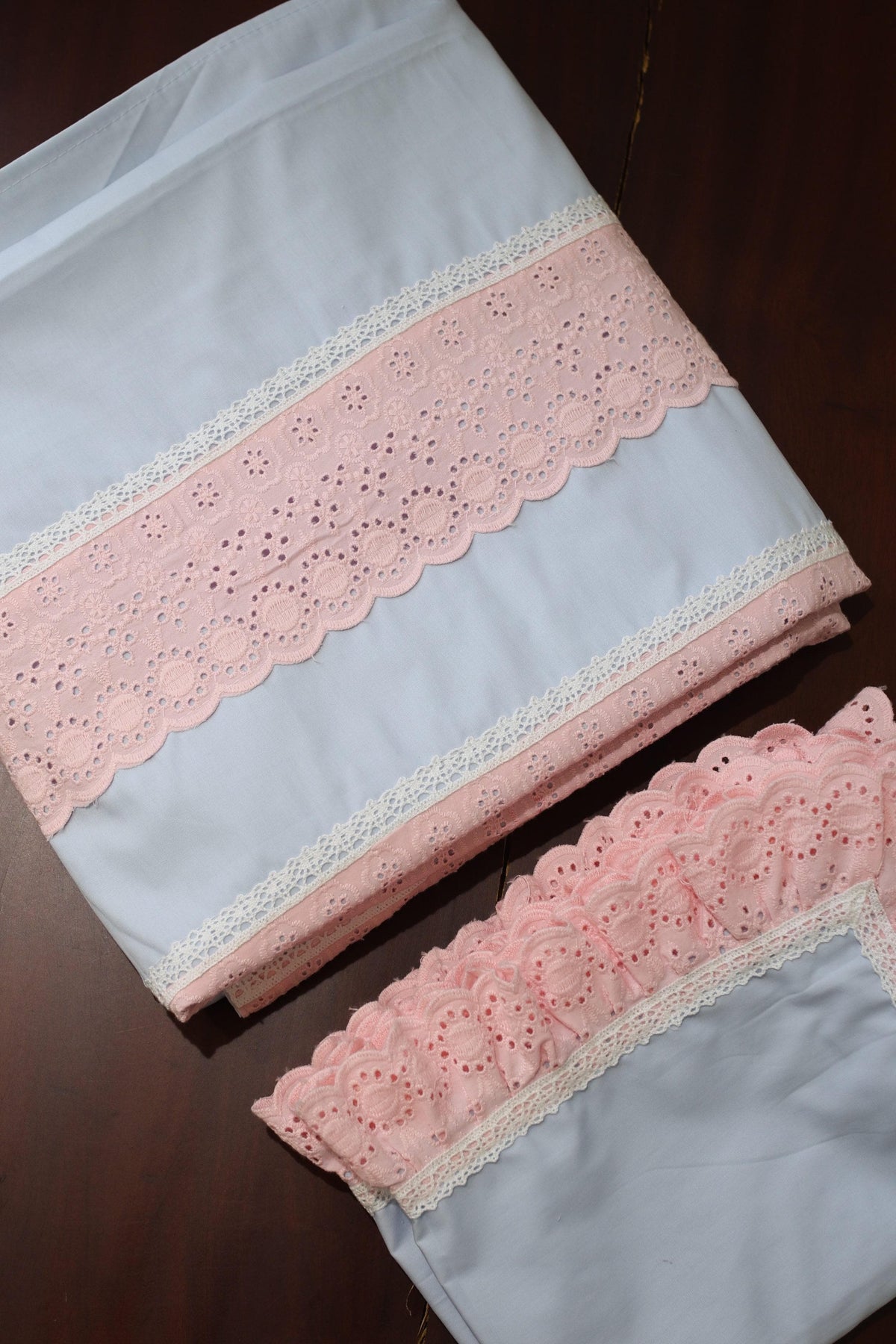 Bedsheets - Premium designer king Ruffle Bedsheets dd lace