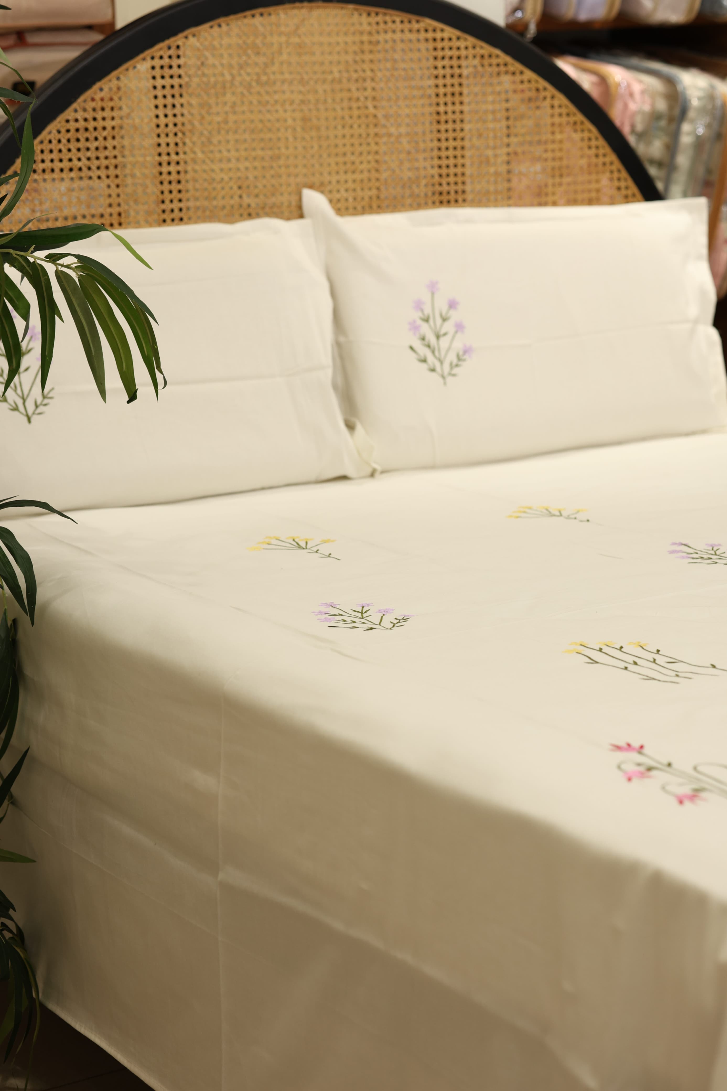 Bedsheets - King Premium Machine embroidery bedsheets MEK