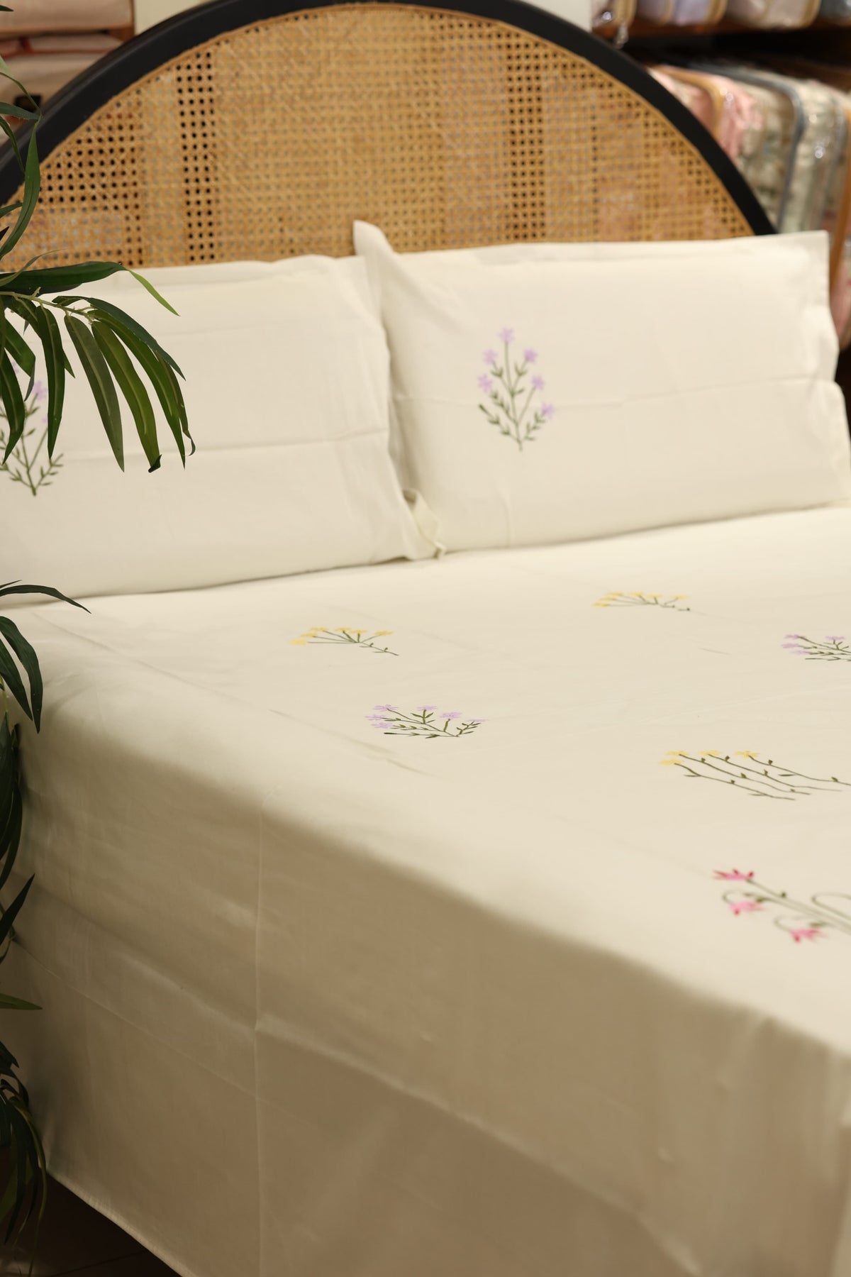 Bedsheets - King Premium Machine embroidery bedsheets MEK