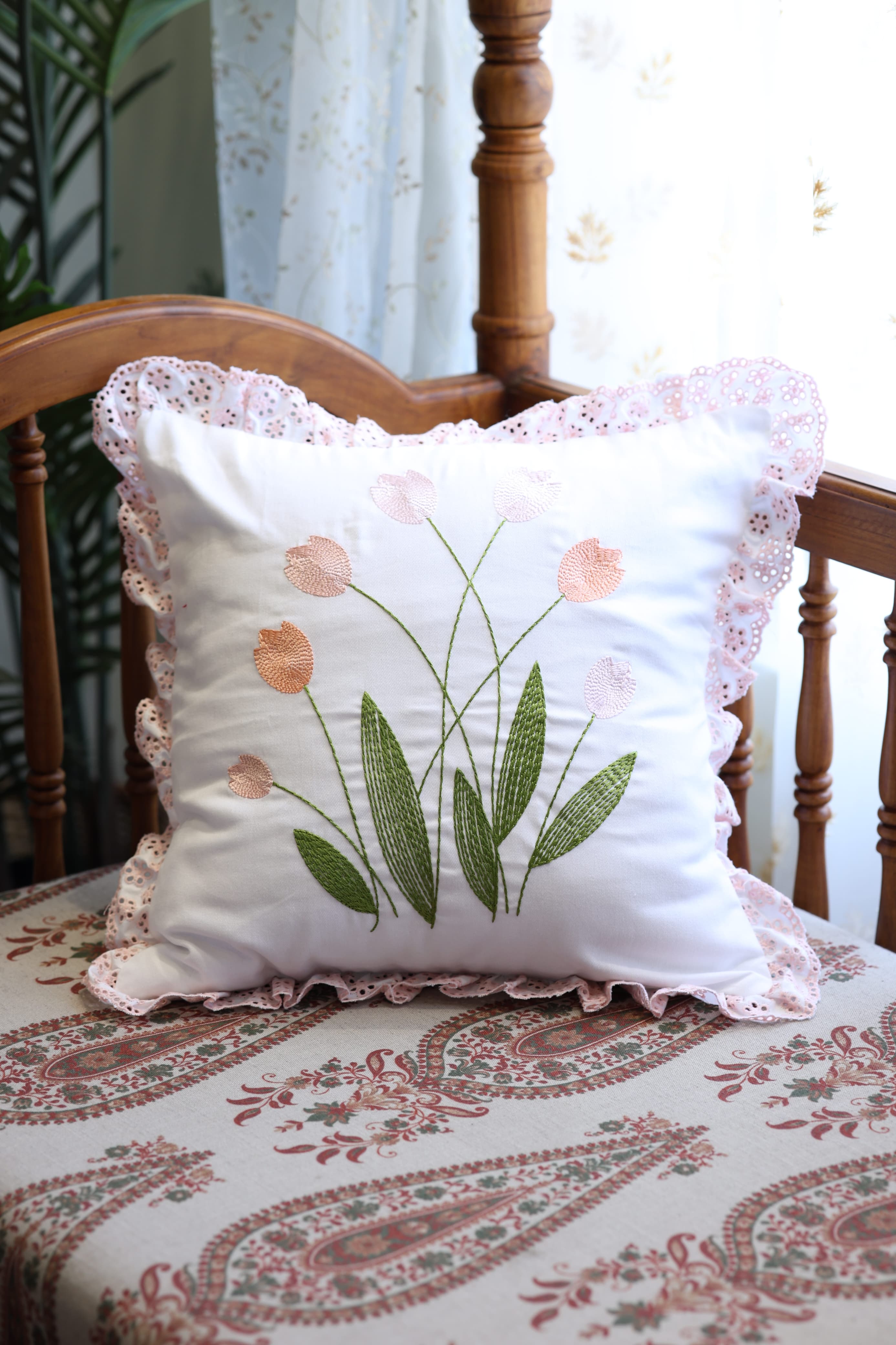 Cushion covers - Embroidery Tulip Petal