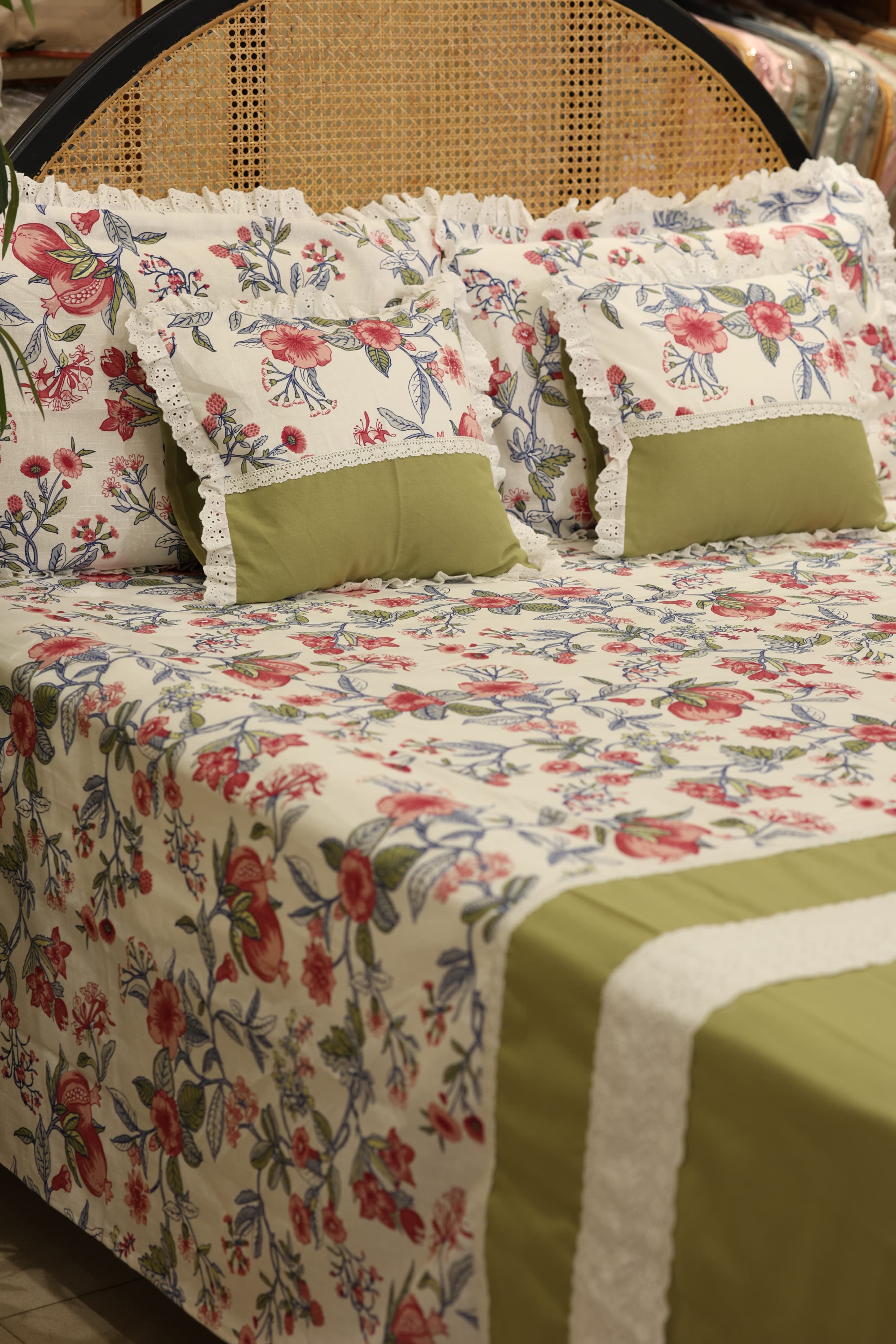 Bedsheets - Premium king floral printed lace bedsheet with cushion covers green bud