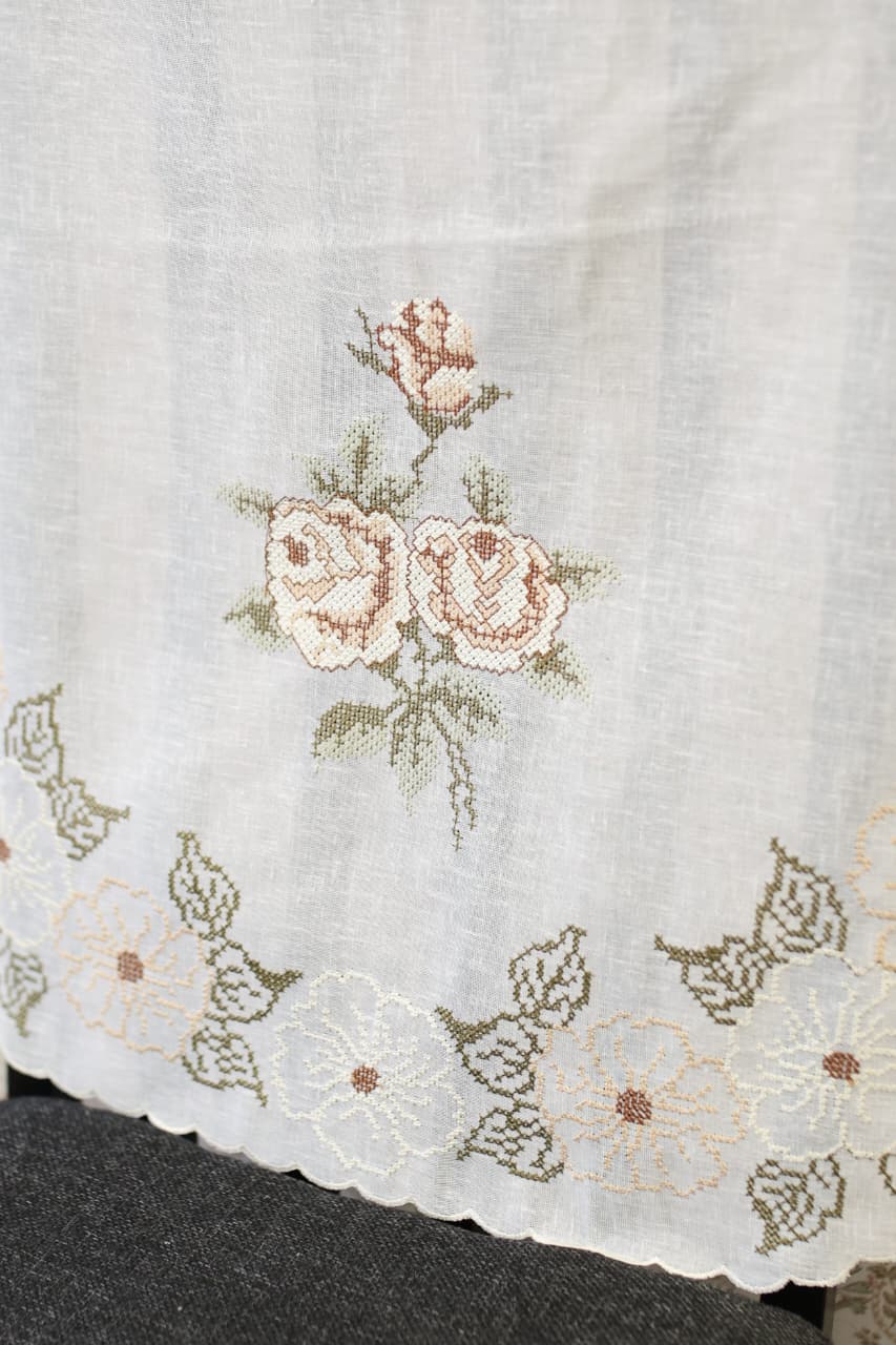 Chair / Sofa back - Embroidery floral
