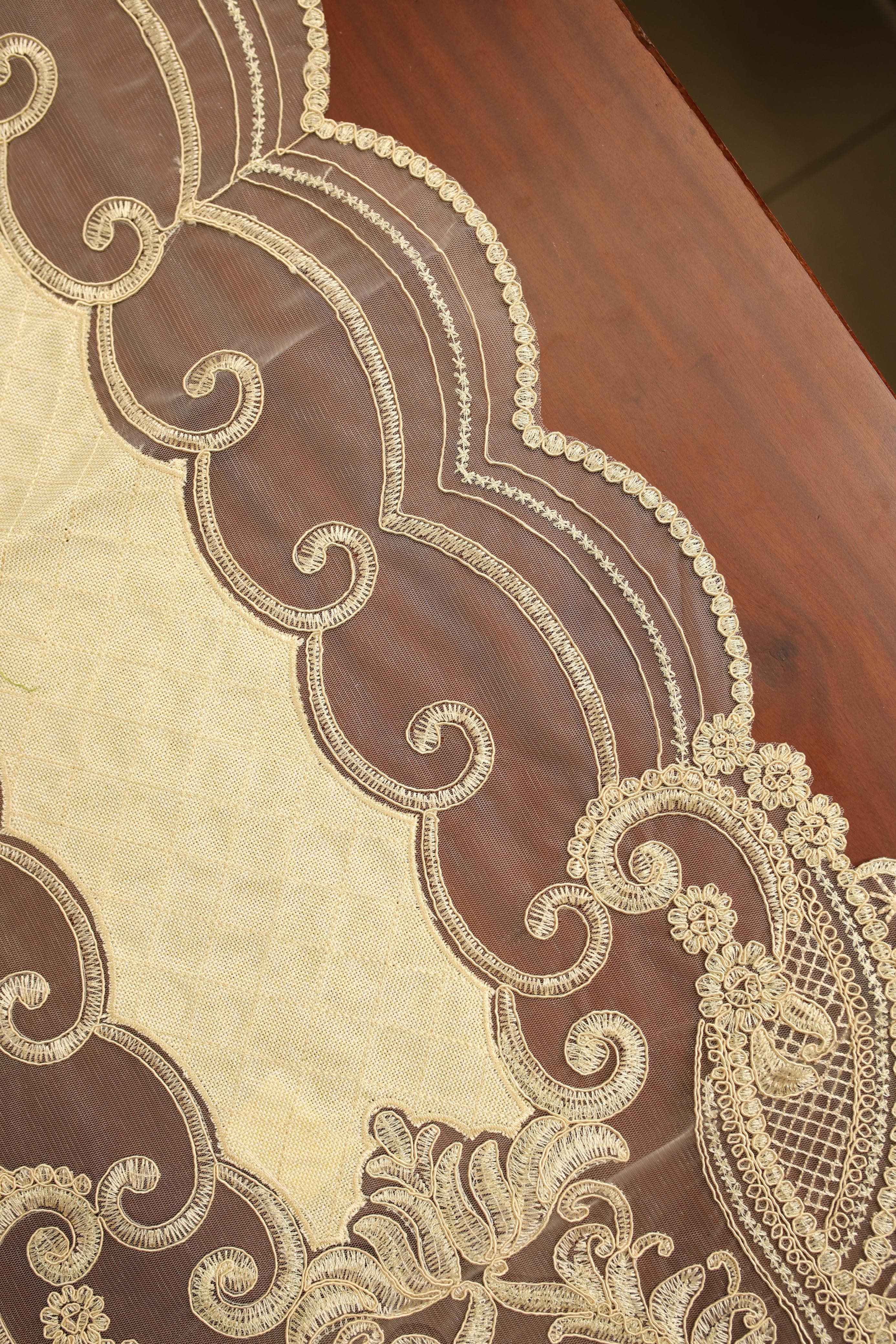 Table Runner - Silky runner - 6 seater