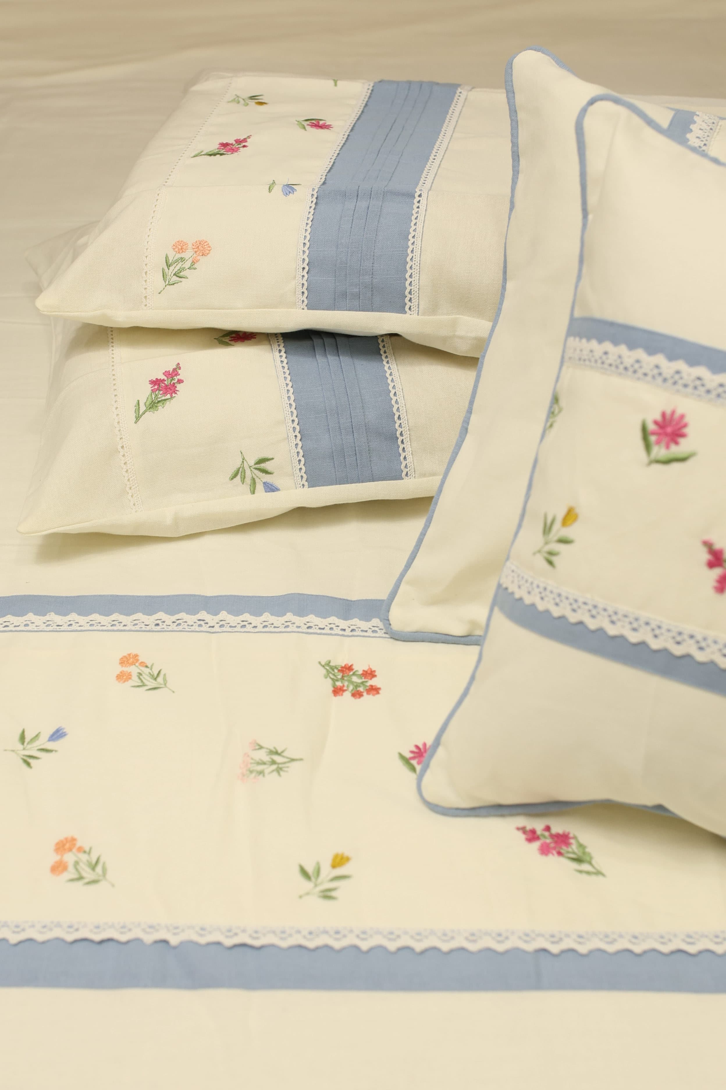 Bedsheets - King premium Machine Embroidery Bedsheet multi
