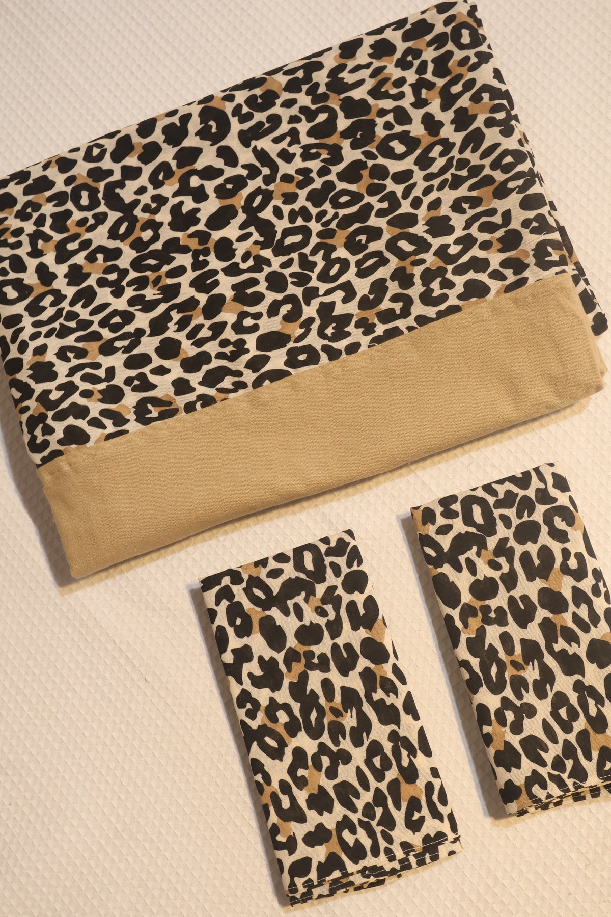 Bedsheets-Queen daily use border bedsheets