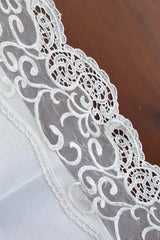 Teapoy Runner - Silky runner / table centre