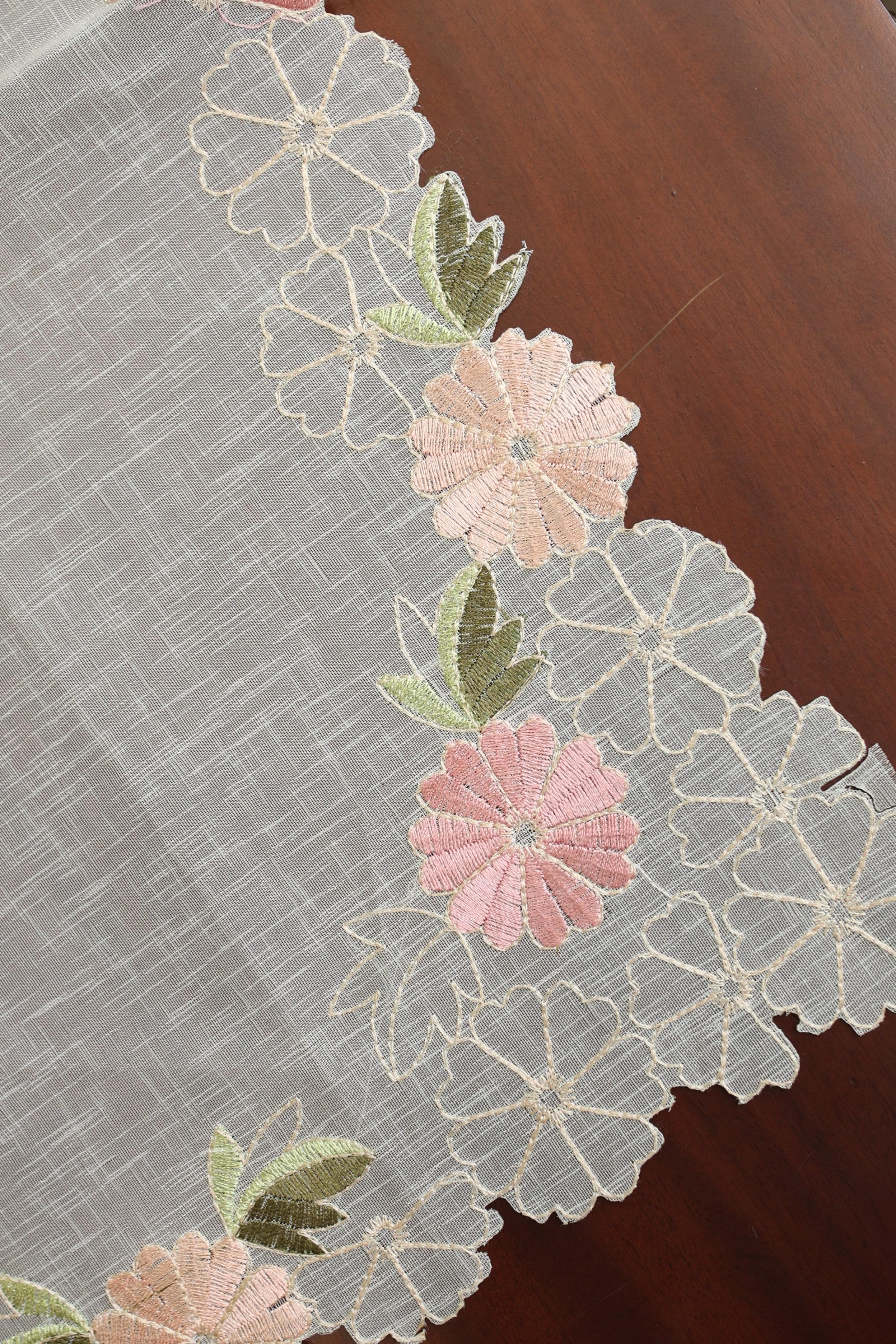 Teapoy Runner - Silky runner / table centre