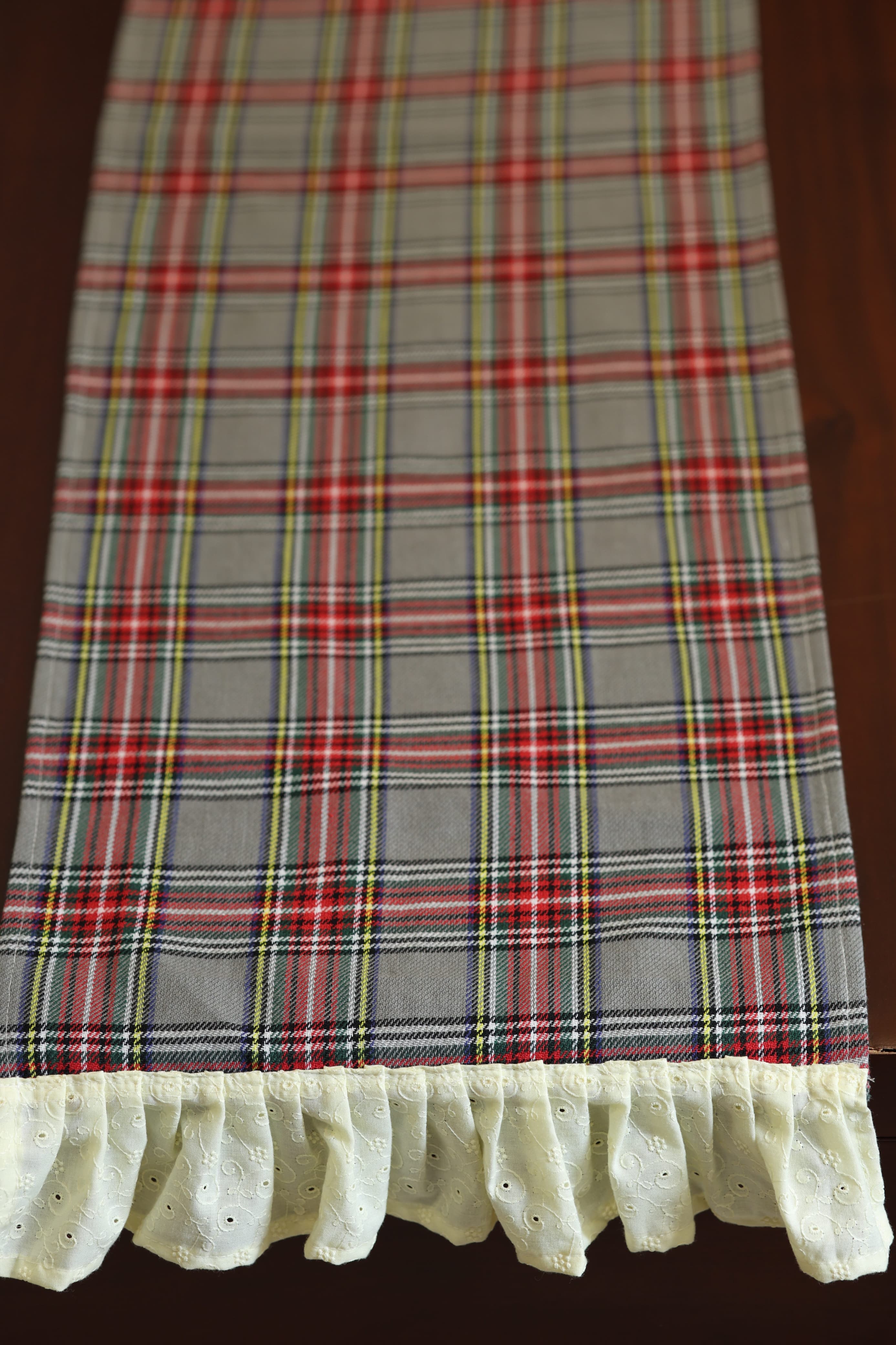 Table Runners - 8seater embroidery runner