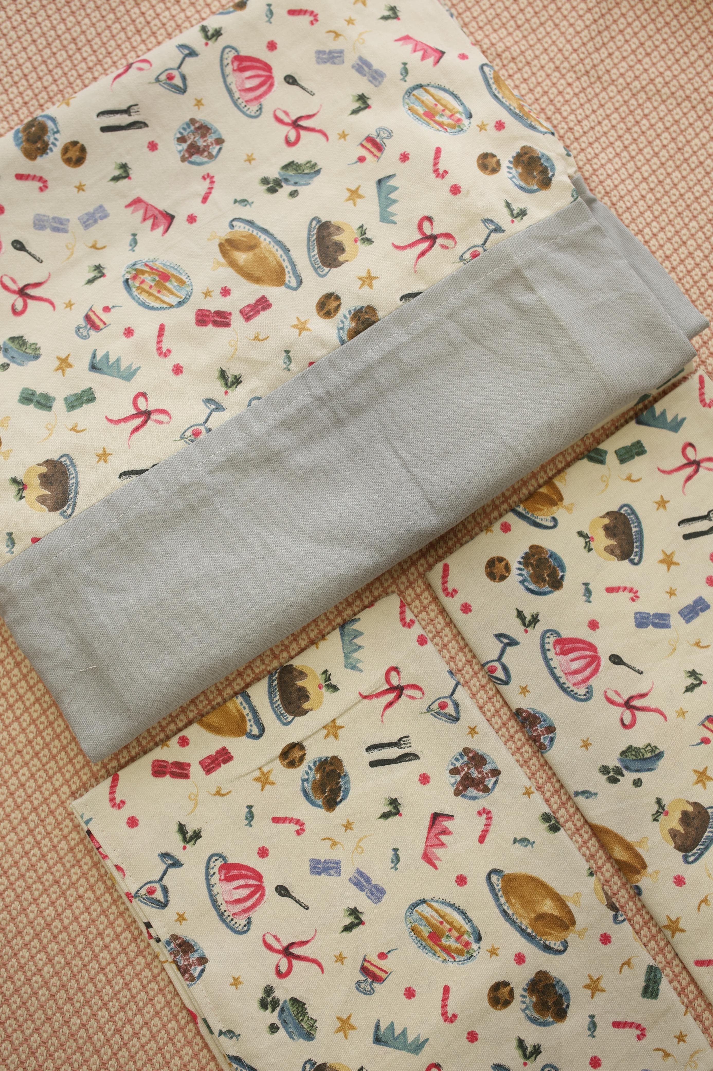 Bedsheets - Queen daily use border bedsheets