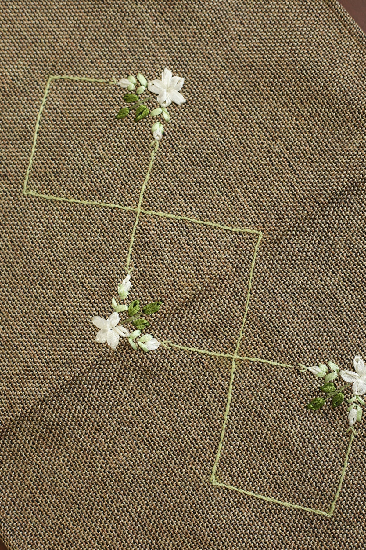 Table runner-4 Seater Ribbon embroidery