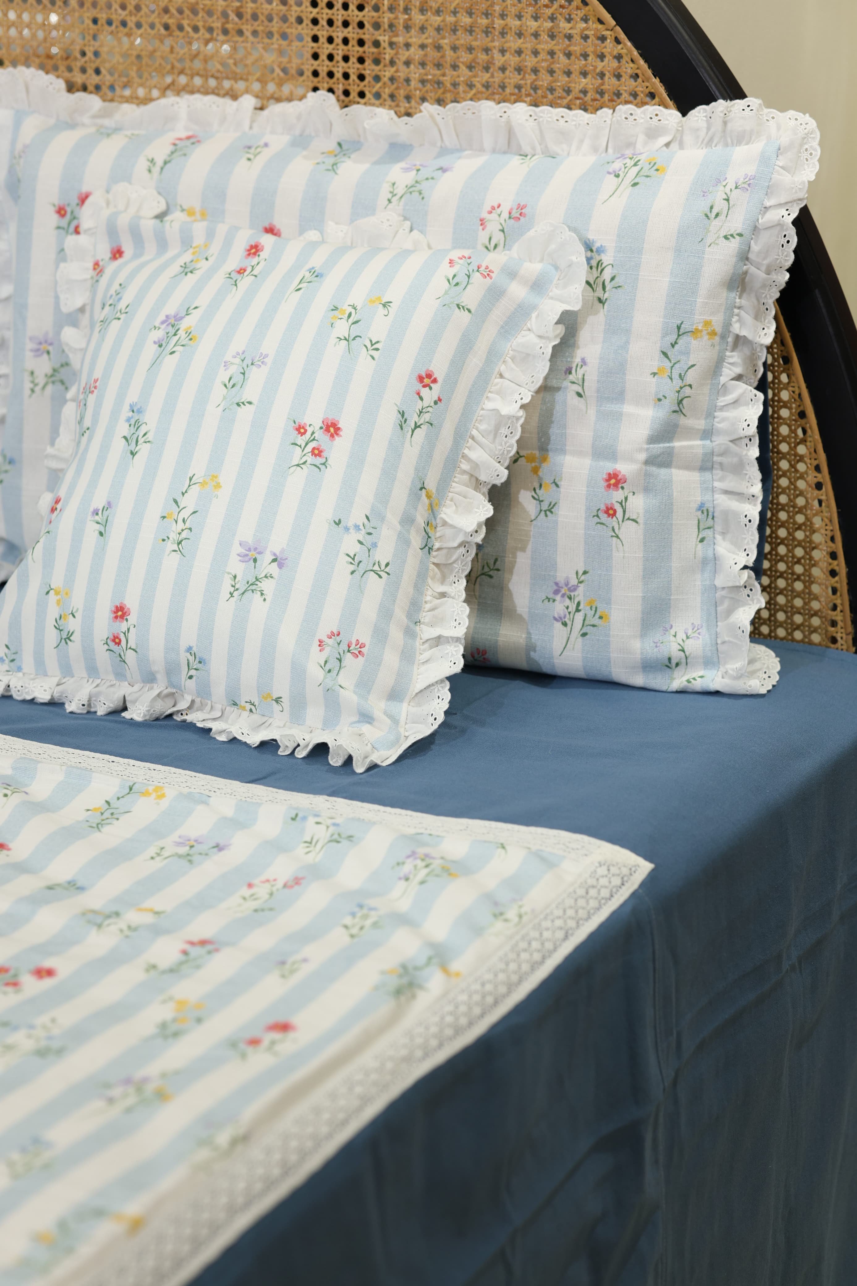 Bedsheets - Premium king floral printed lace bedsheet with cushion covers Blue bud