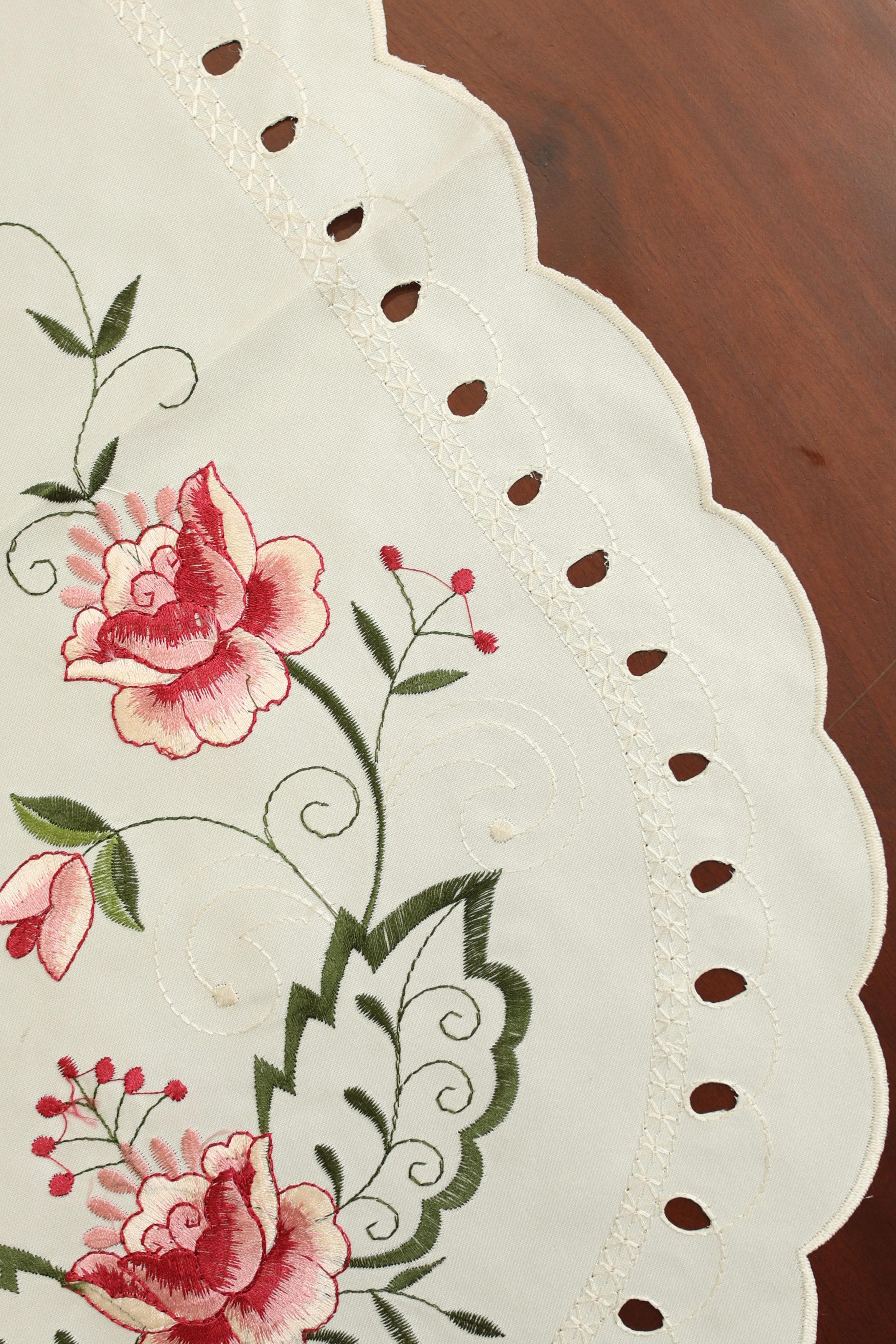 Teapoy Runner - Silky runner / table centre