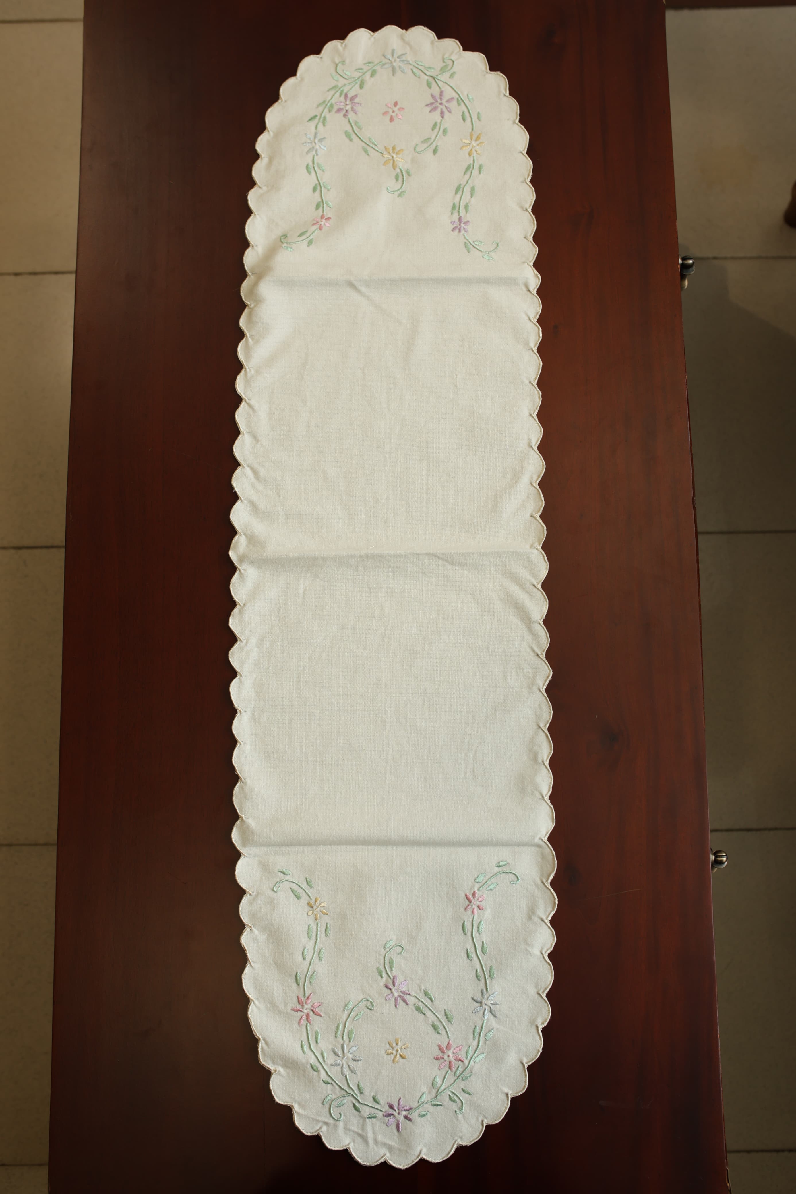 Table runners-Cut work