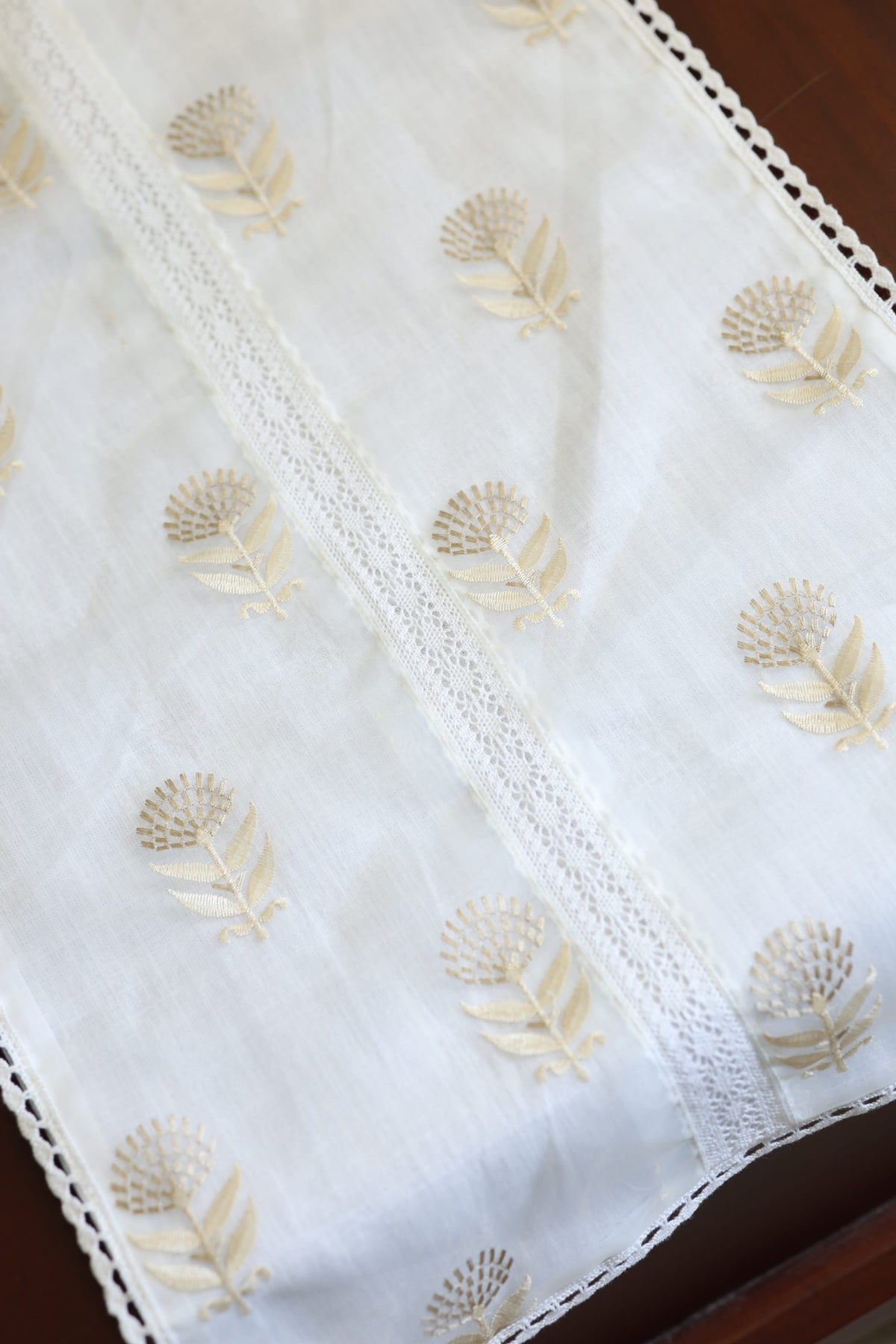 Table Runners - 8seater embroidery runner