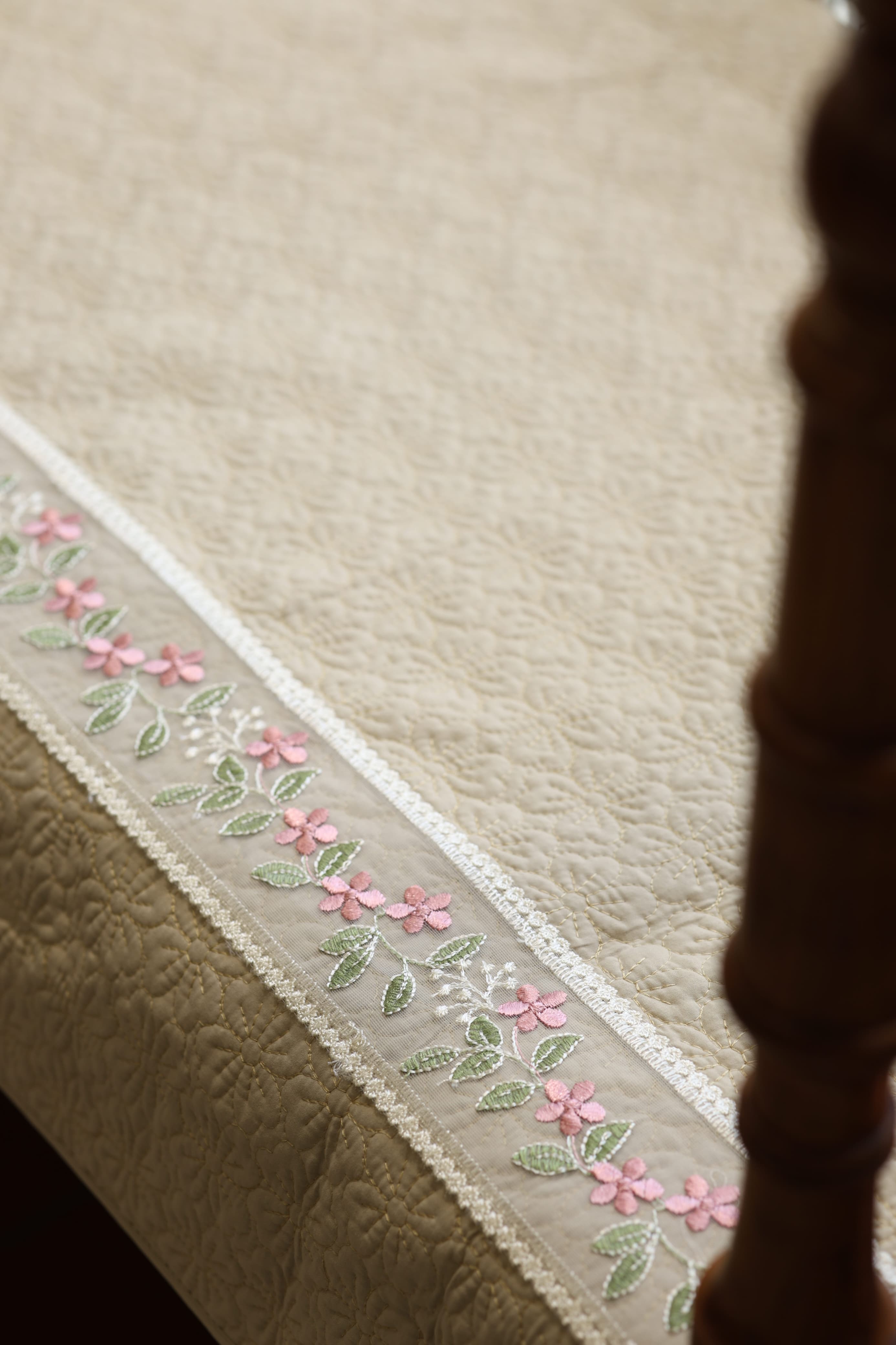 Sofa protector ( meter per) description embroidery