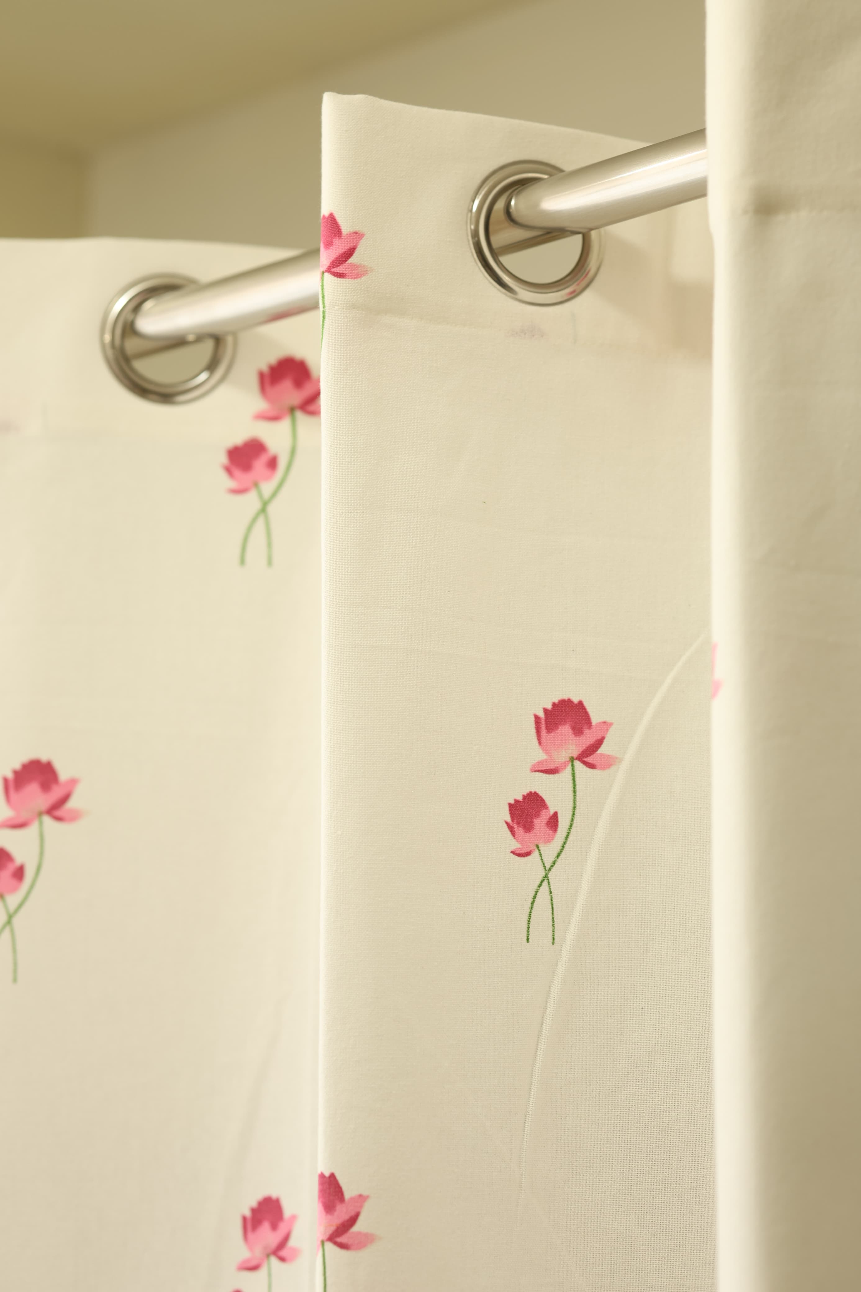 Curtains - Opaque floral curtains