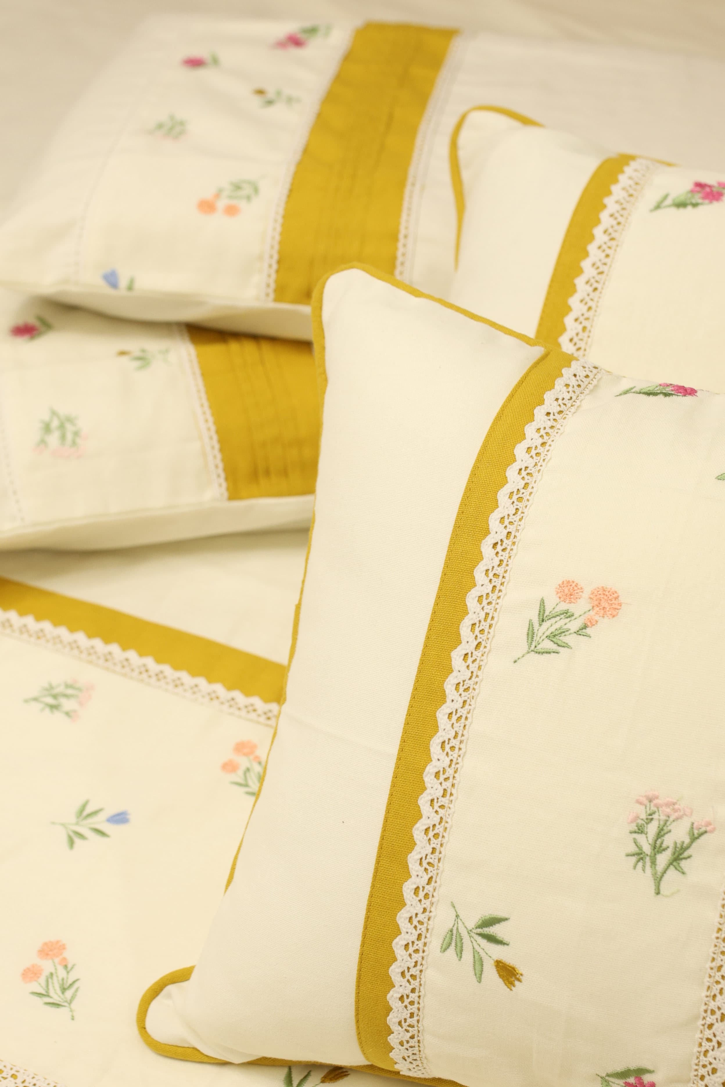 Bedsheets - King premium Machine Embroidery Bedsheet multi